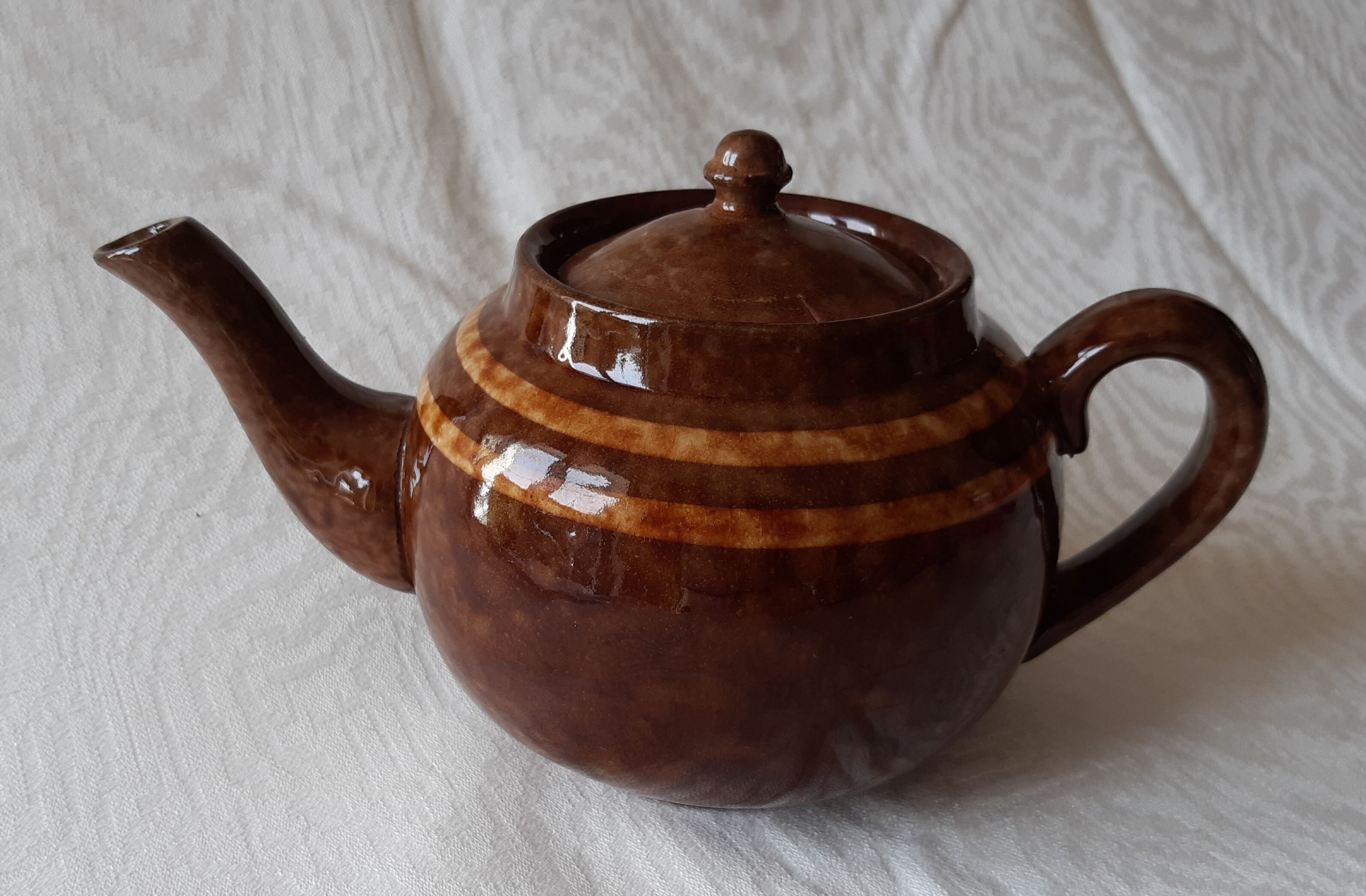 Art deco style teapot