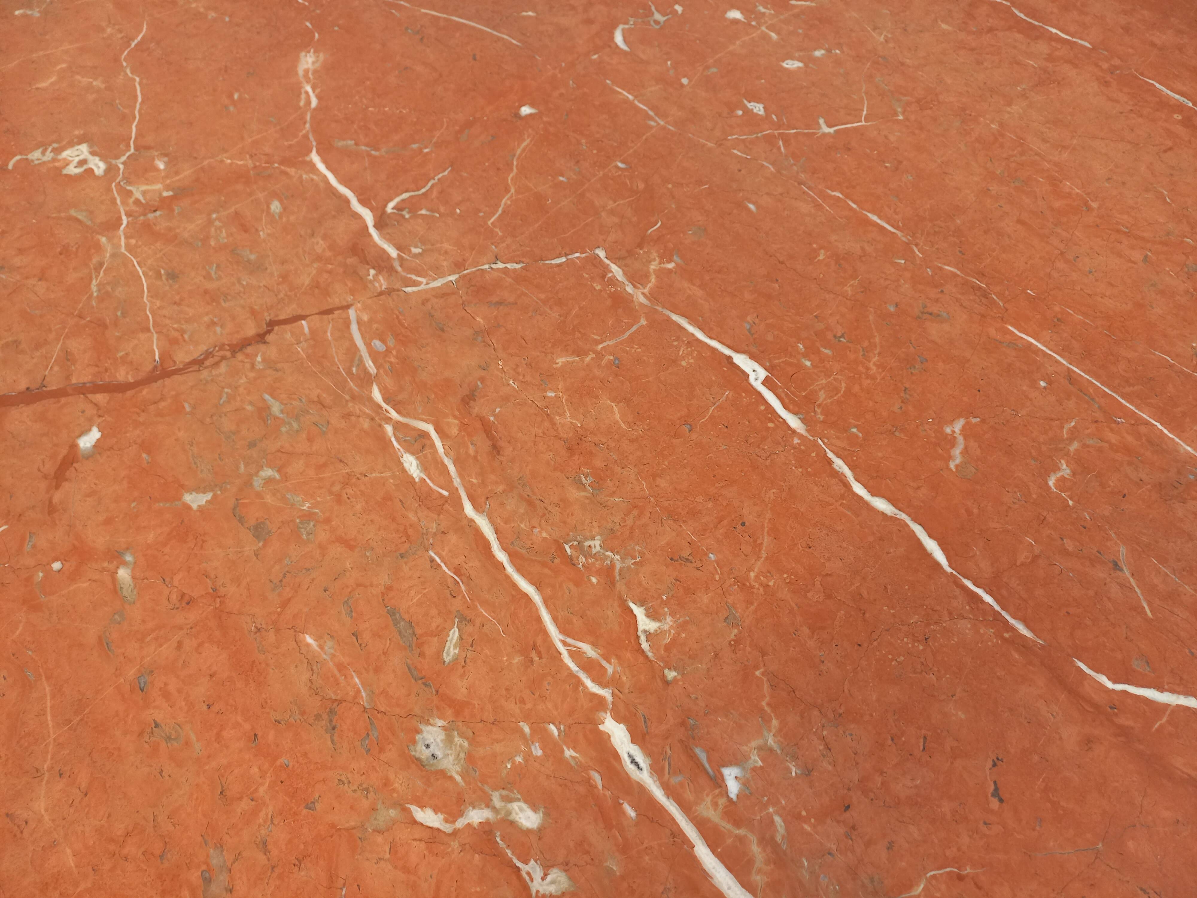 Vintage oval dining table in pink marble from the 70s 80s.