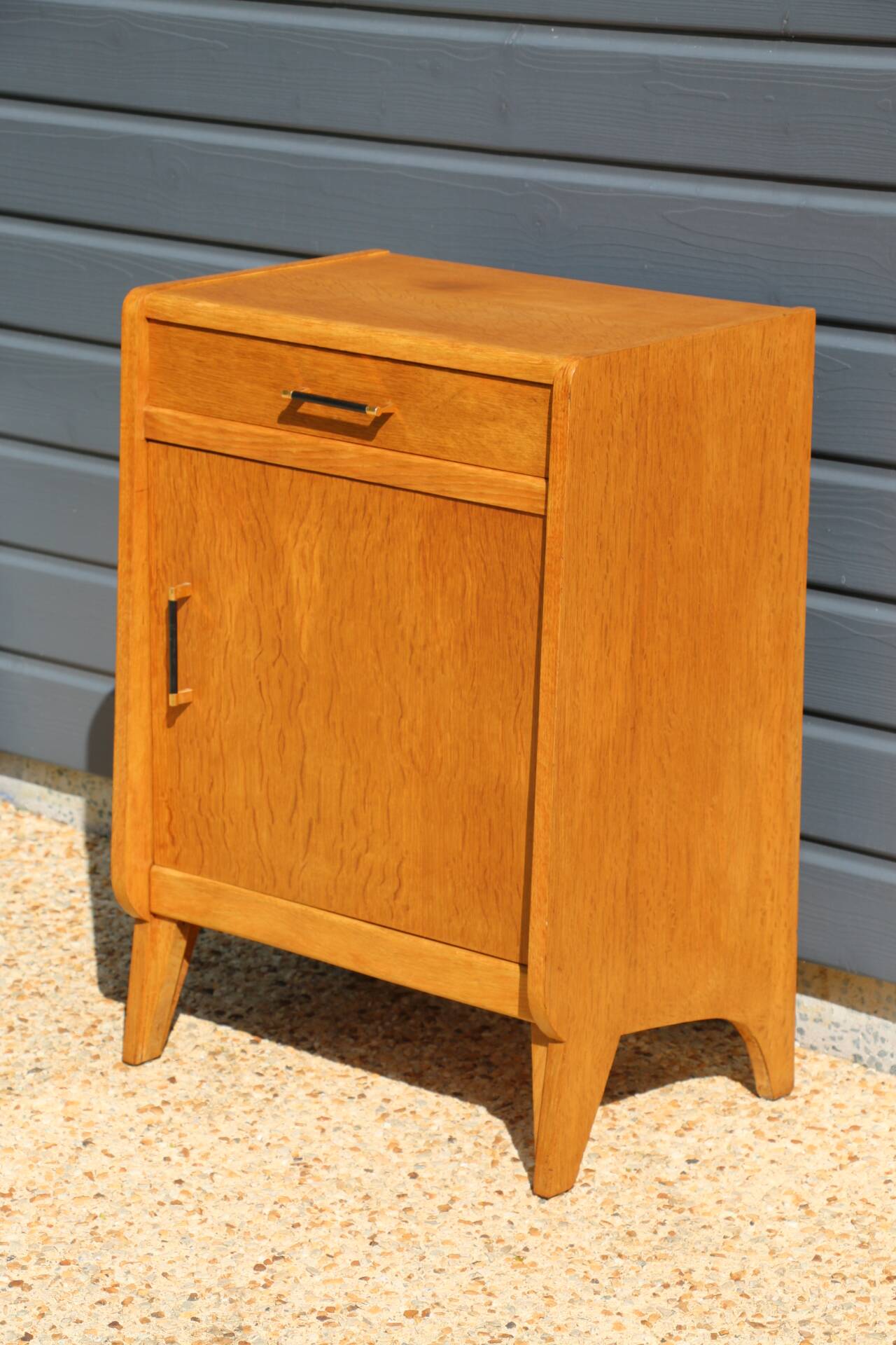 Furniture with 1 door and 1 drawer in light oak.
