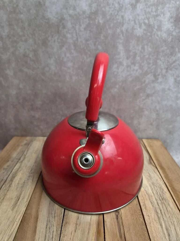 Vintage red stainless steel kettle – 2.5 L