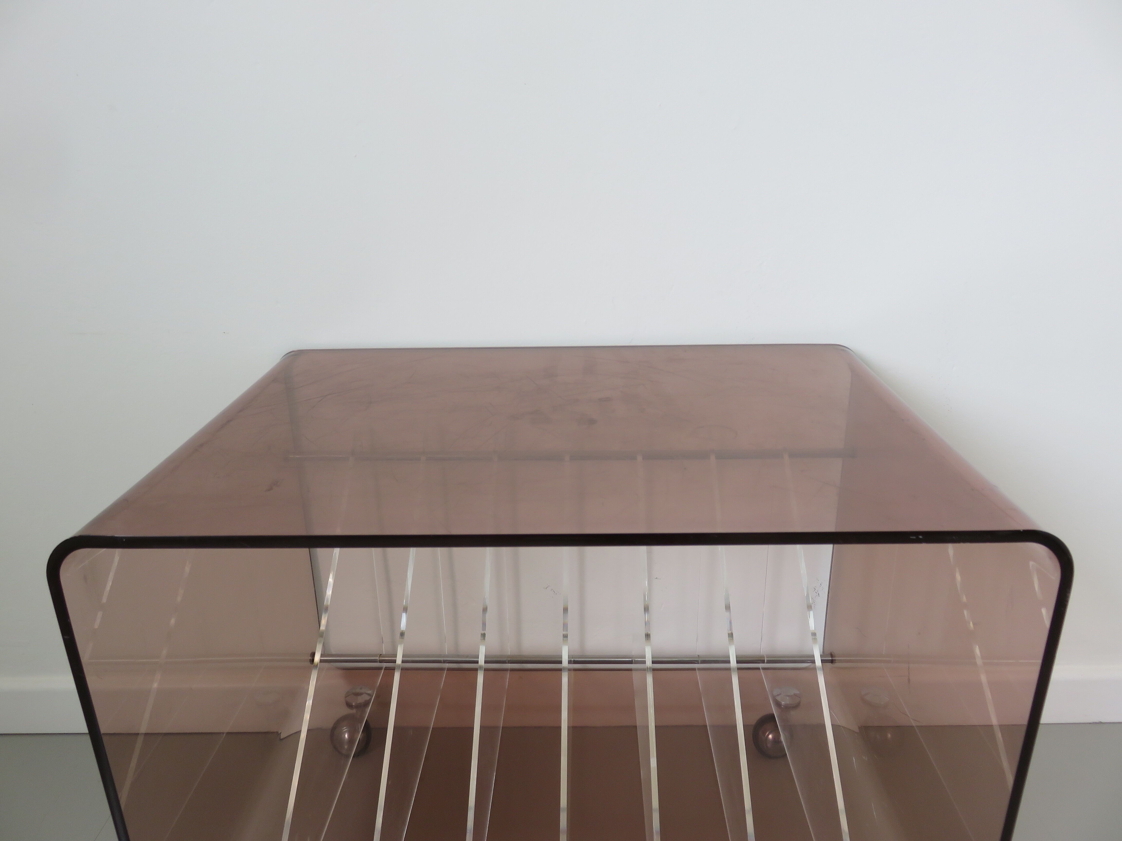 Table Hifi range vinylroche Bobois in 70s plexiglass