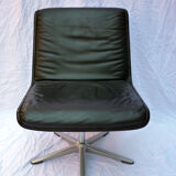 Chaise en cuir sur pied central