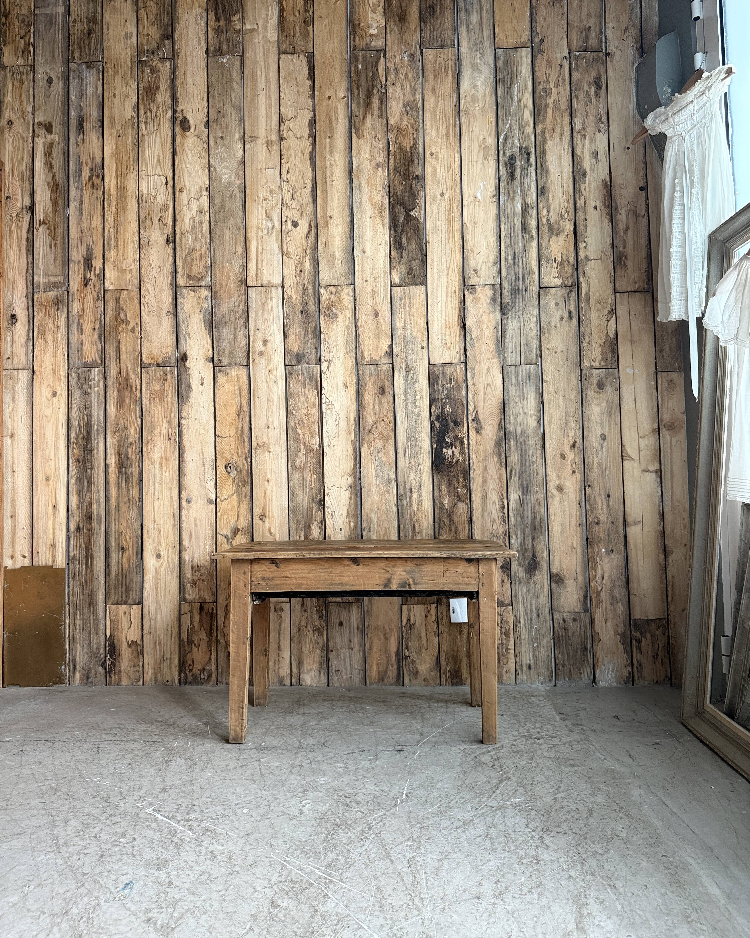 Petite console ou table de chevet en pin massif (rénovée)