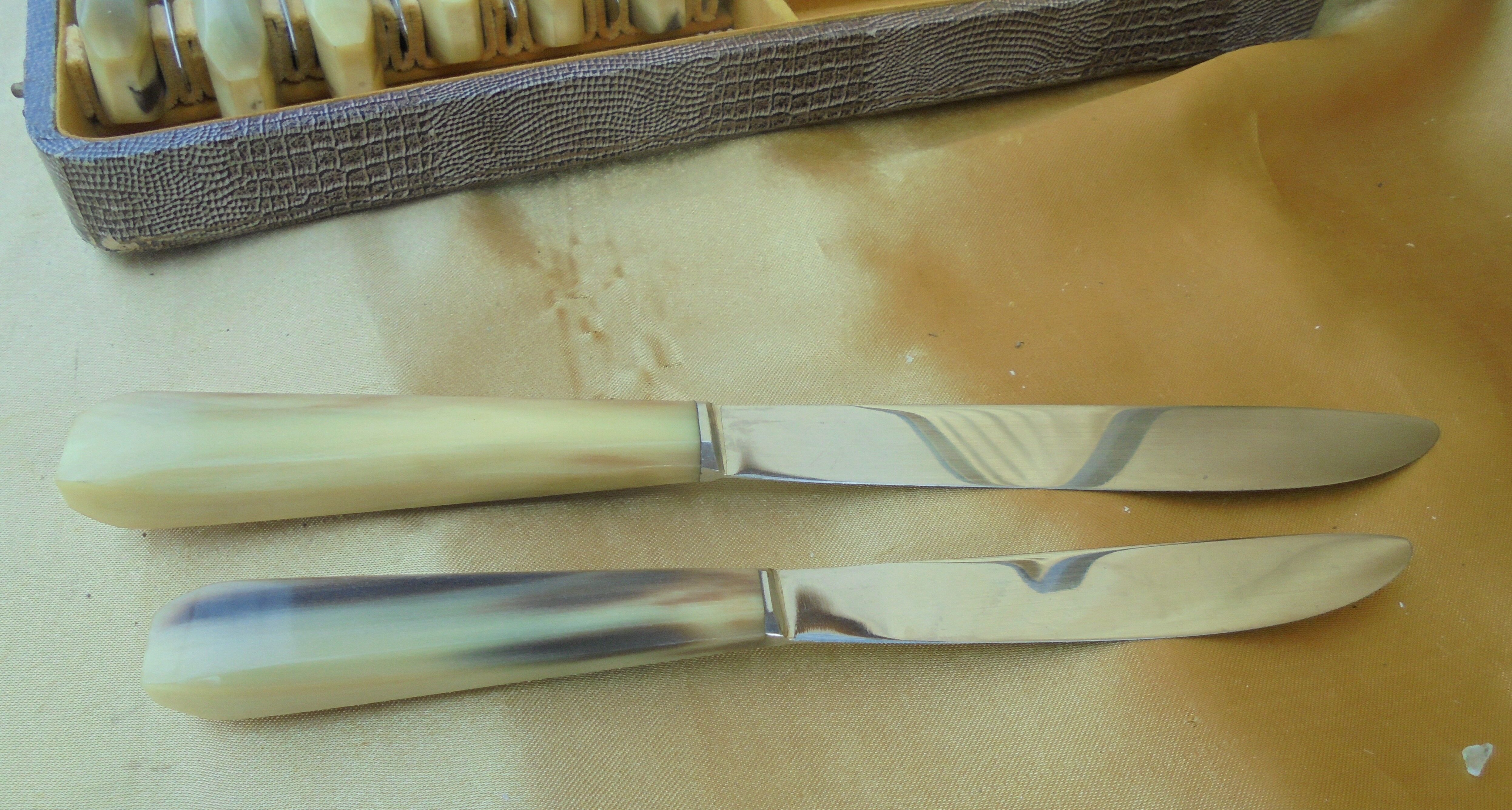 24 Art Deco knives meat and Desert