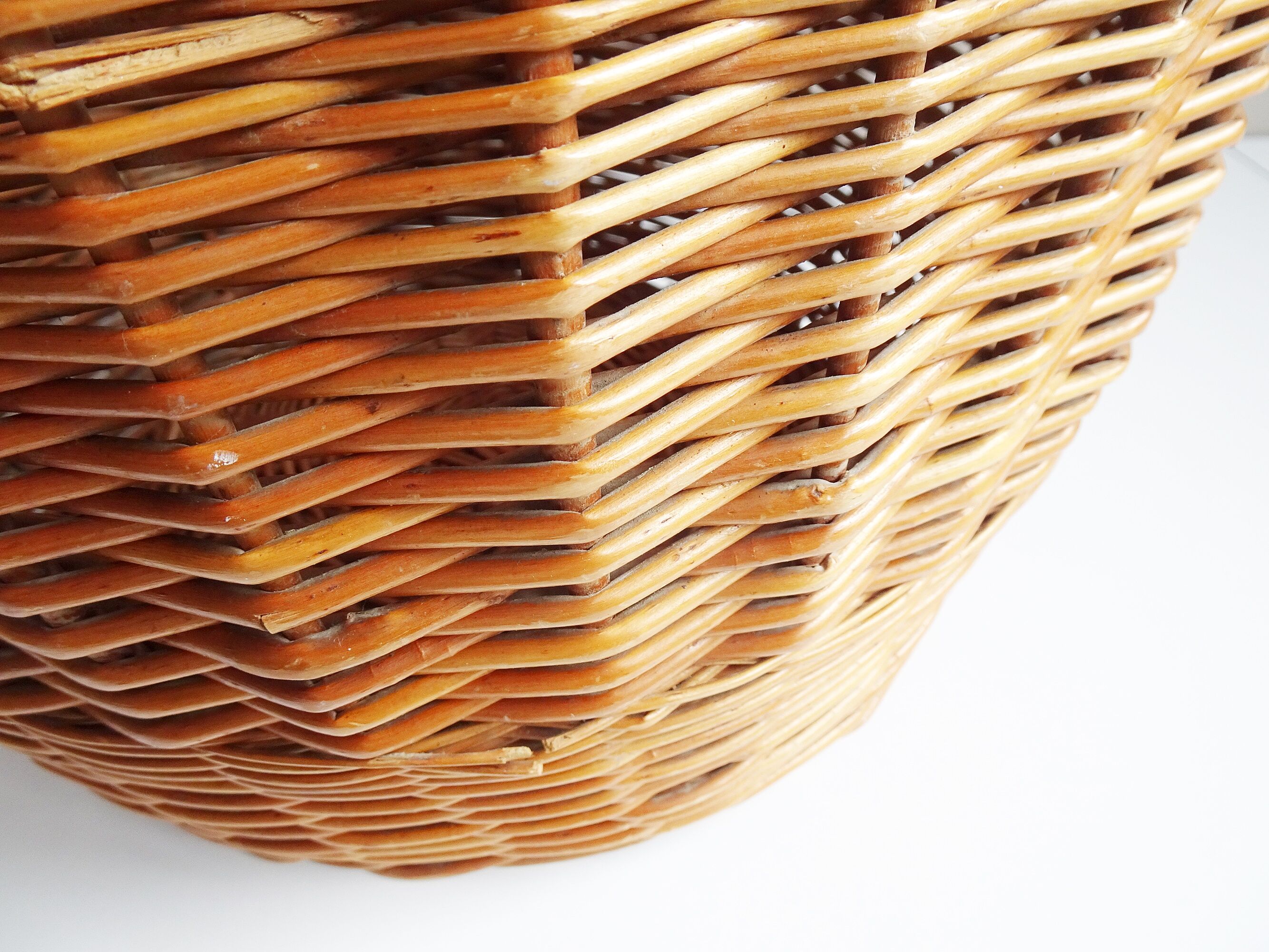 rattan basket with lid 70s