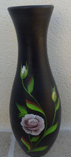 Very large black vase decorated with flowers, height 61.50 cm.