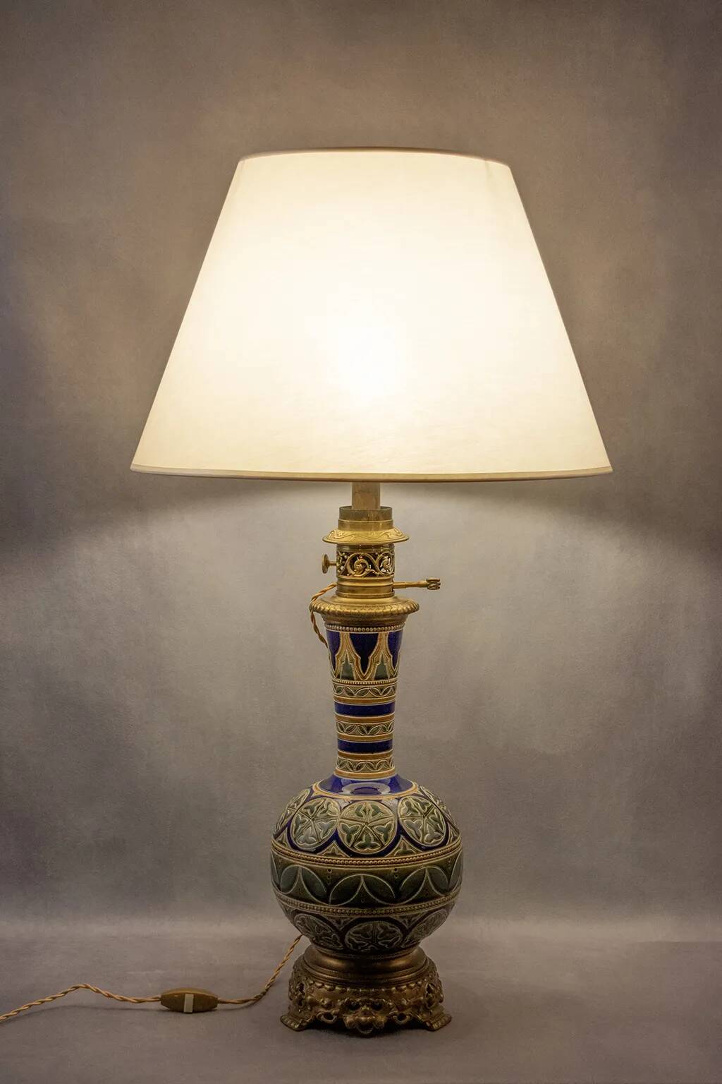 Paire de vases Longwy montés en lampe avec monture en bronze doré, fin XIXe