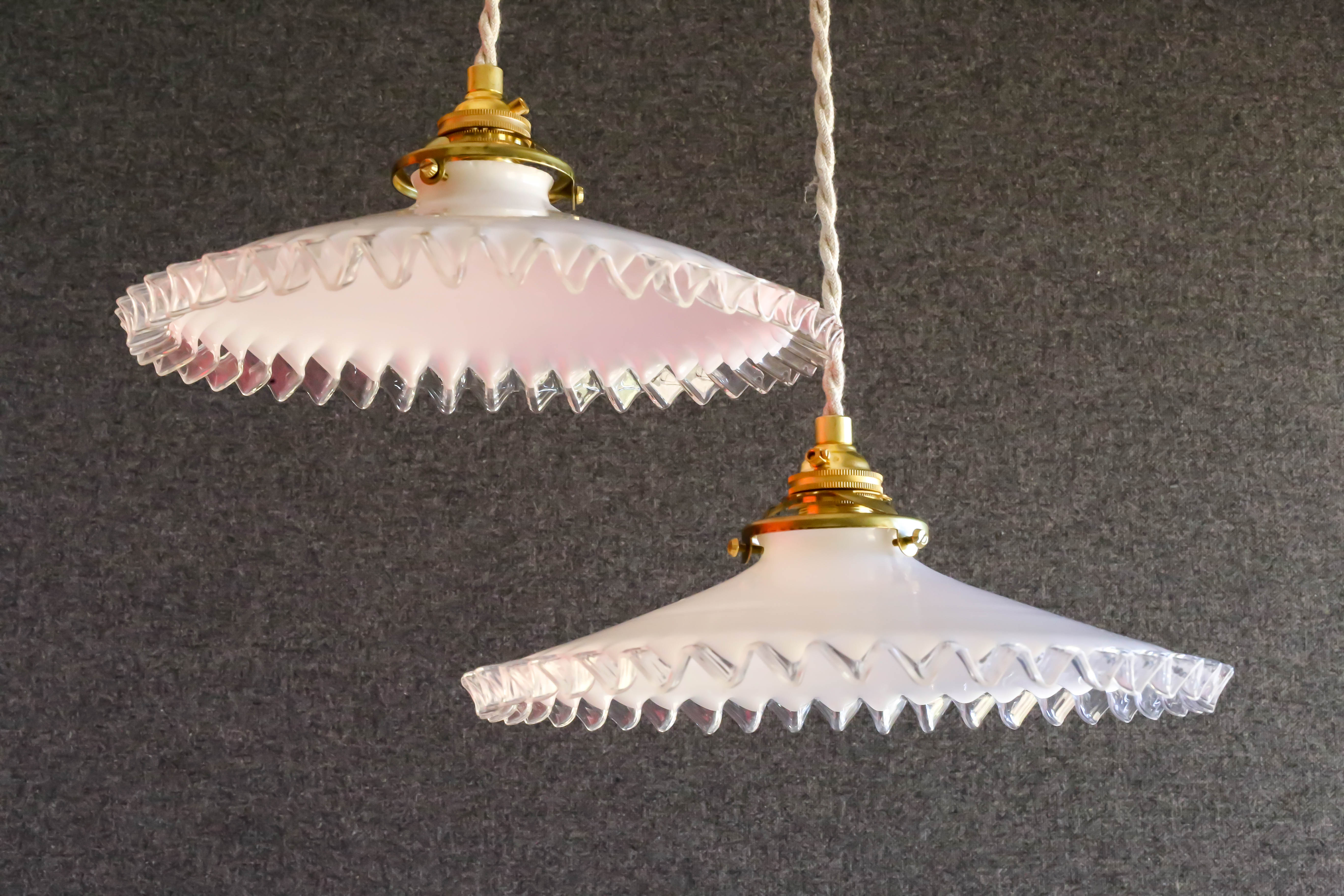 Set of 2 opaline suspensions delivered with new cable, socket and support in new brass