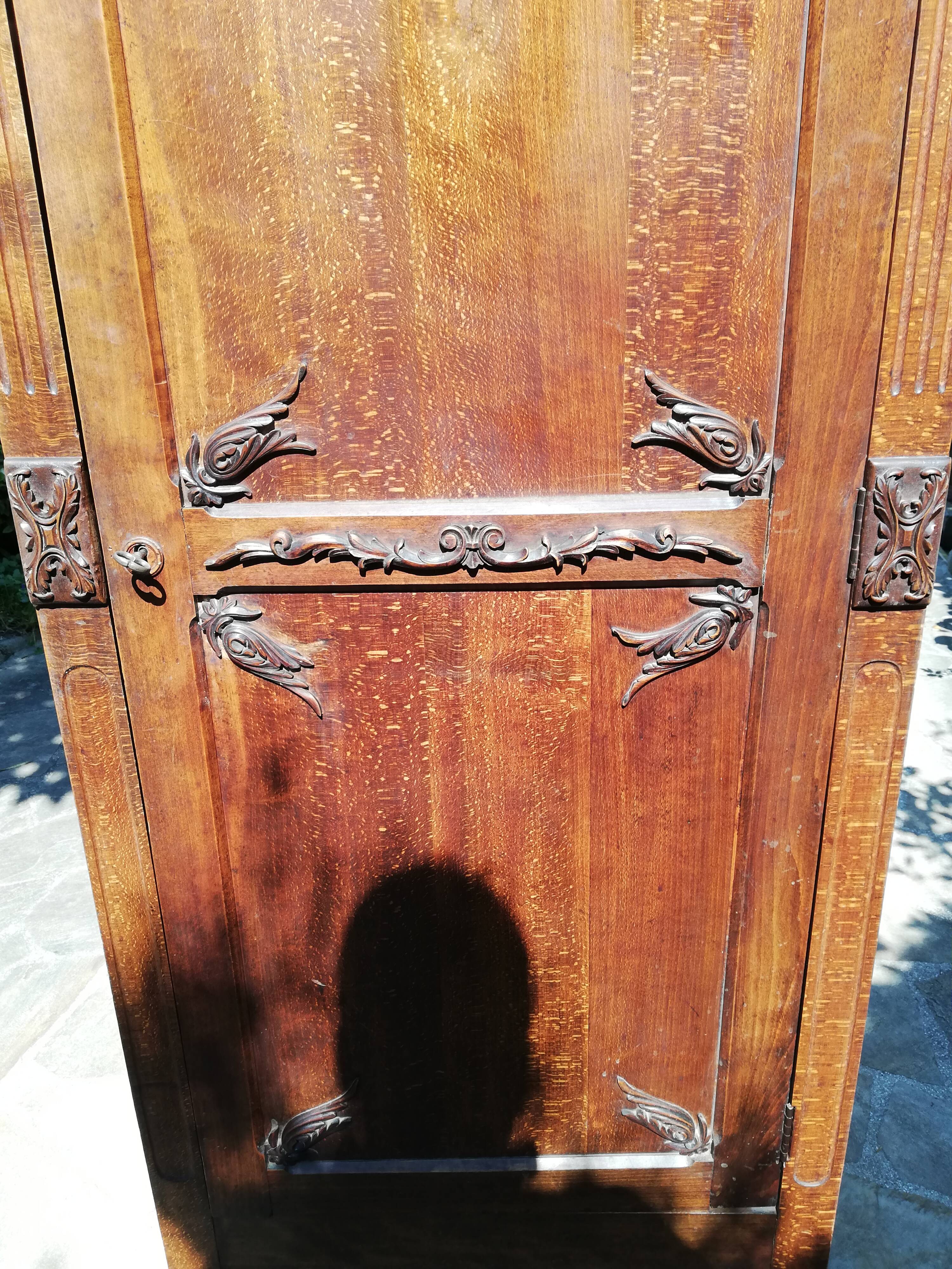 Small vintage tinted bonnet