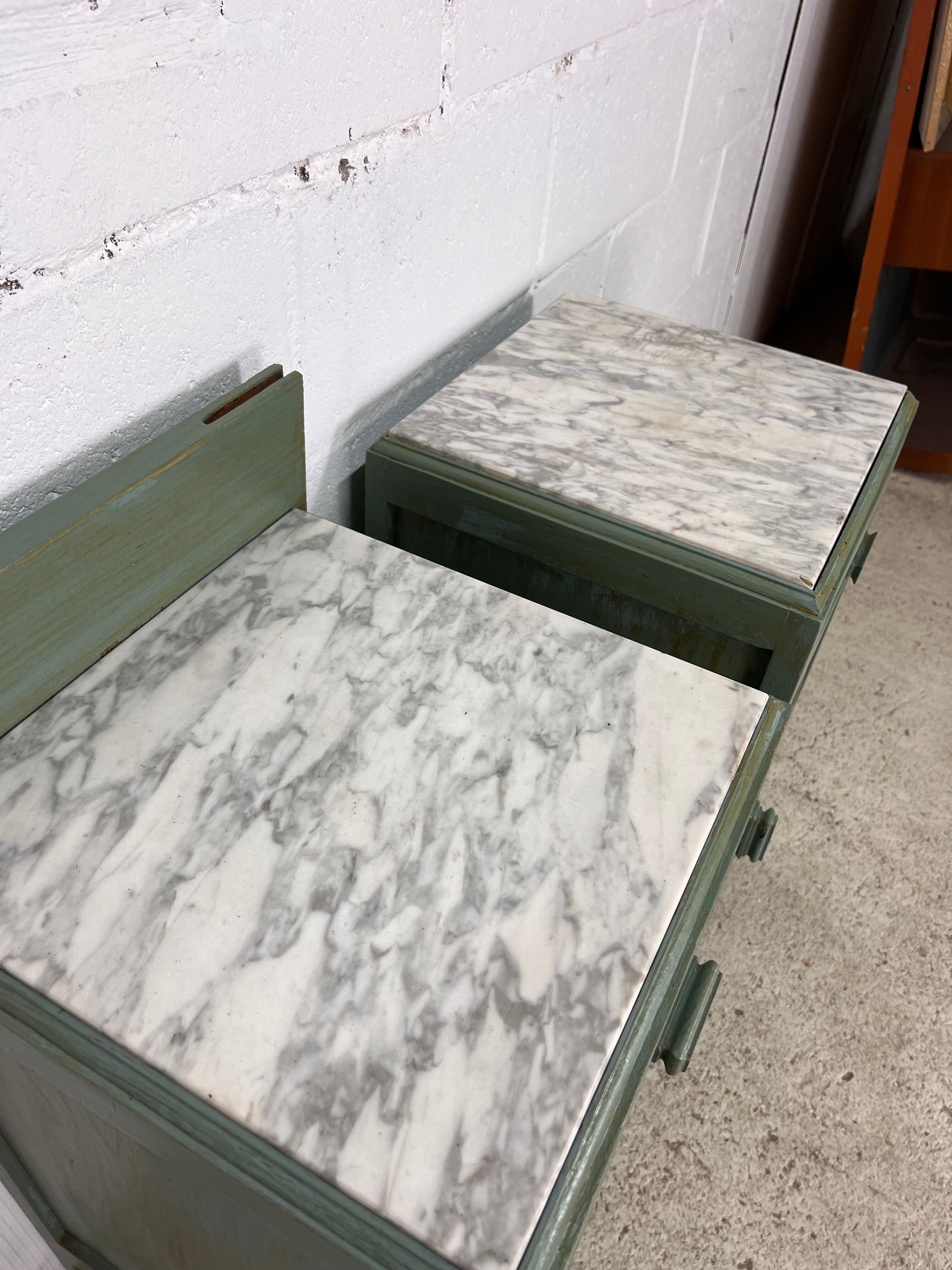 Ensemble de 2 tables de chevet vintage vert menthe avec plateau en marbre