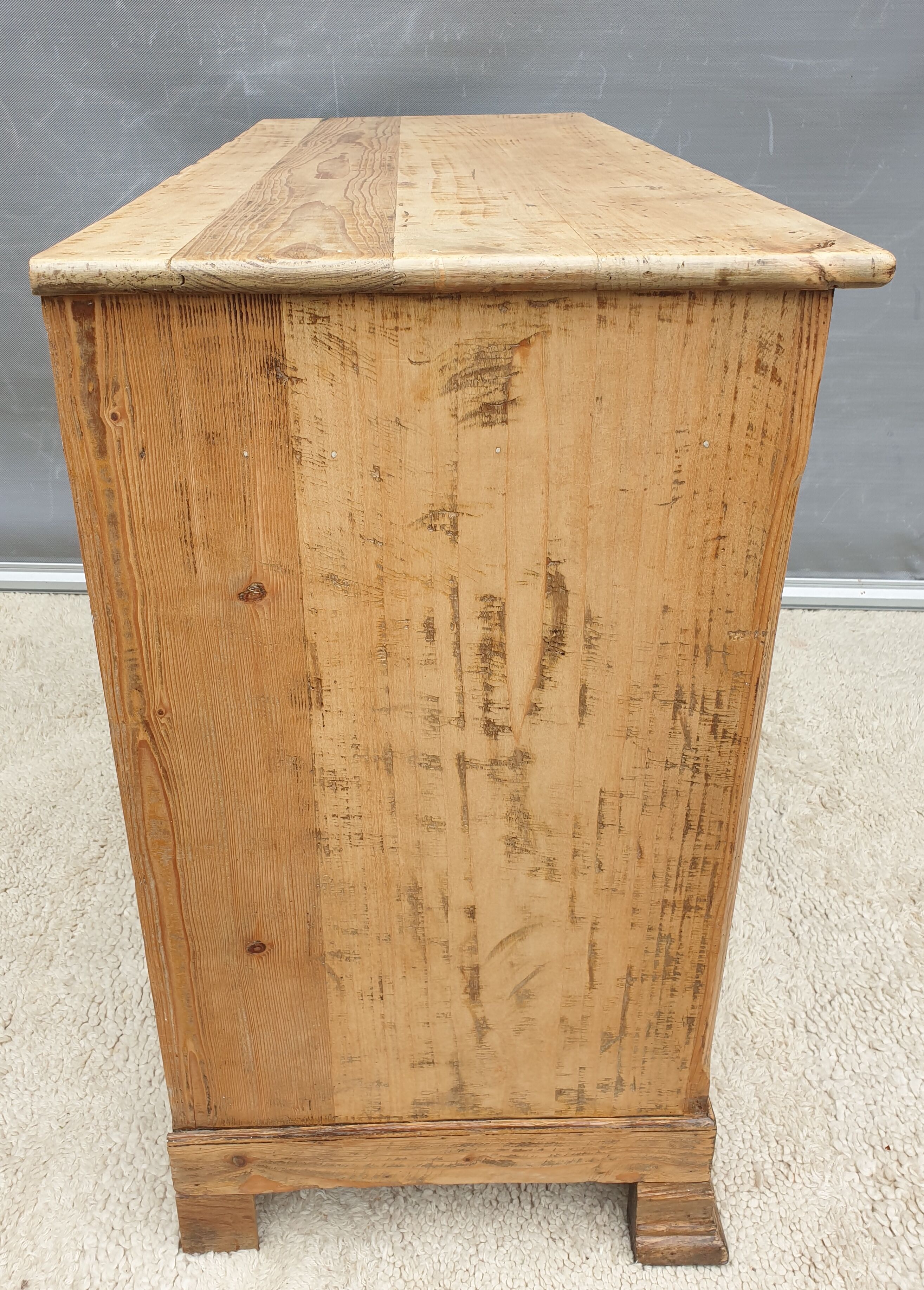 French countryside buffet serving Orme and Pitchpin XIXe