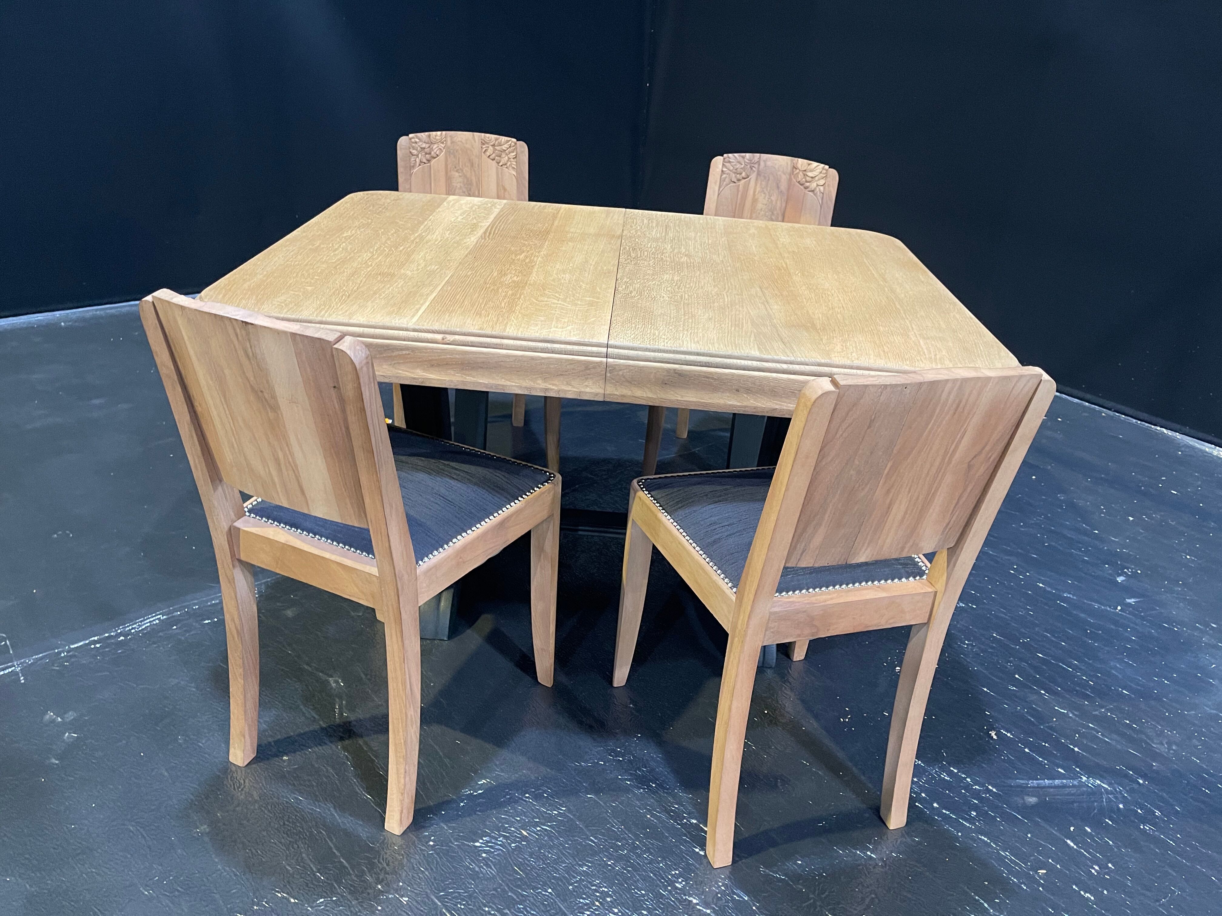 Table and its 4 chairs