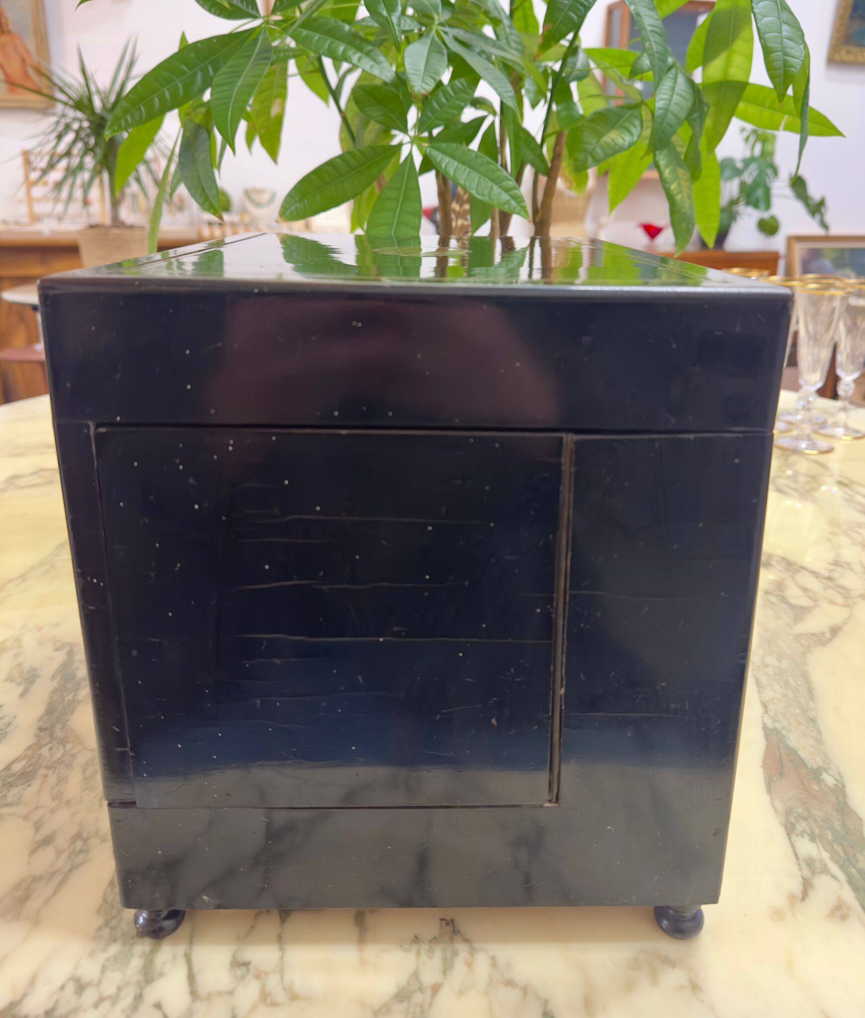 Antique liqueur set – Napoleon III style – 4 decanters + 15 glasses