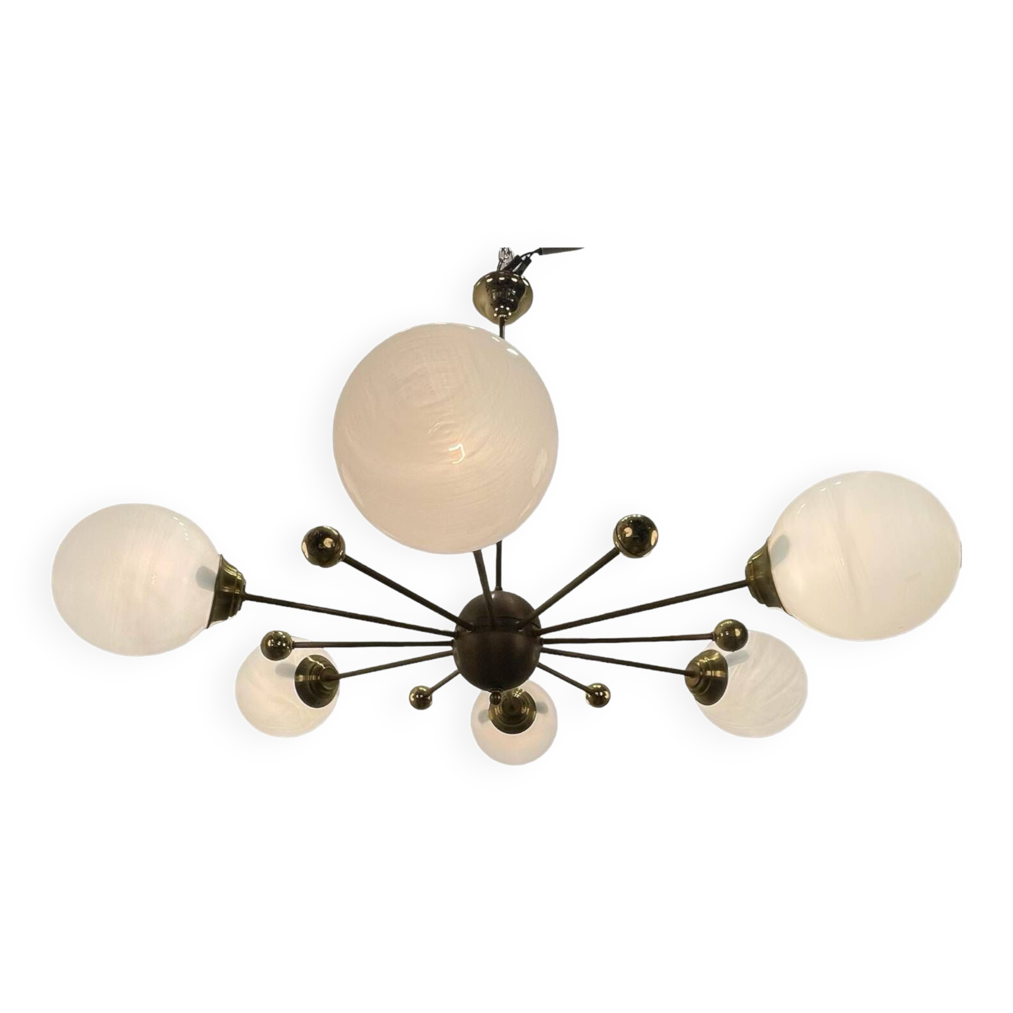 Lustre en laiton et verre opalin spoutnik