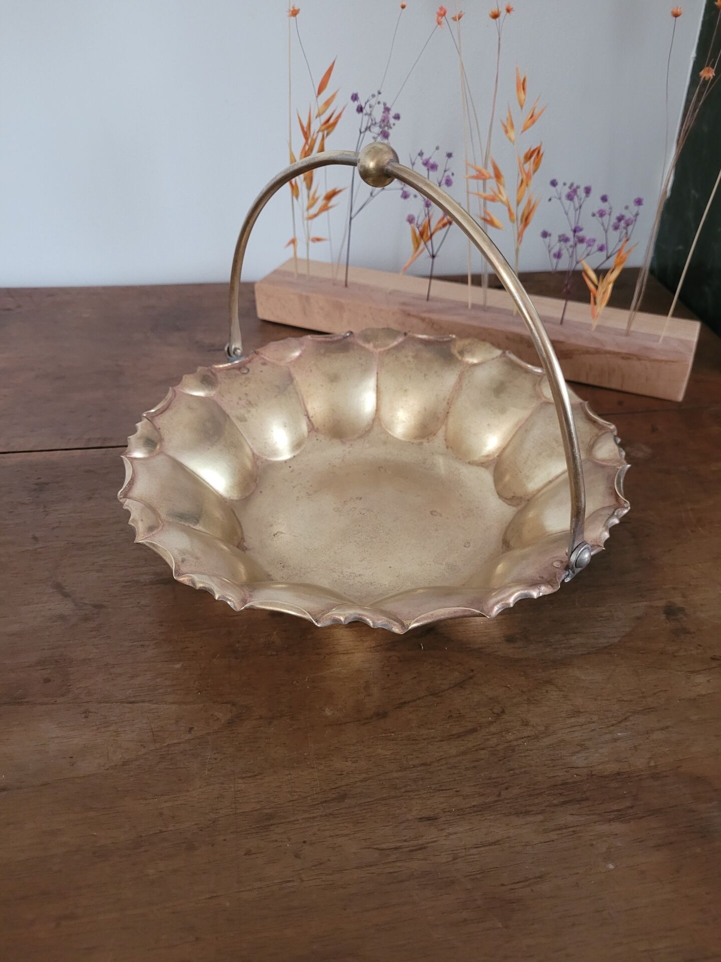 Fluted basket in copper brass
