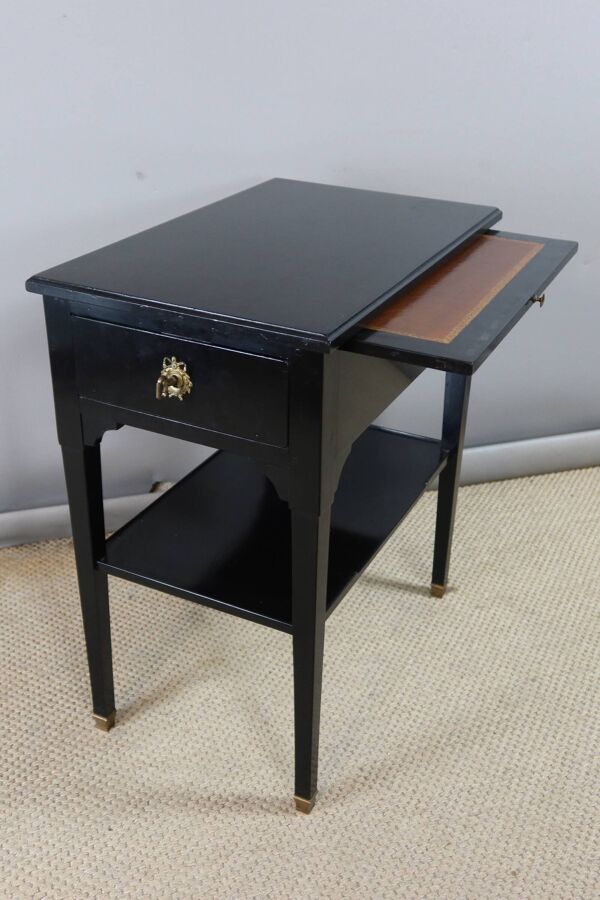 Table d'appoint en bois noirci