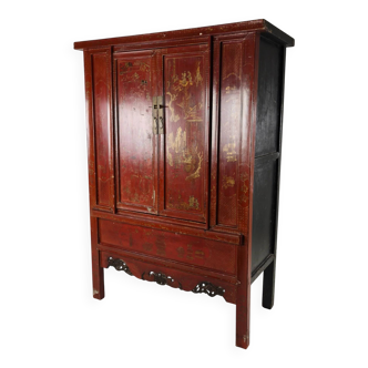 Antique Chinese red lacquer cabinet, late 19th / early 20th century.