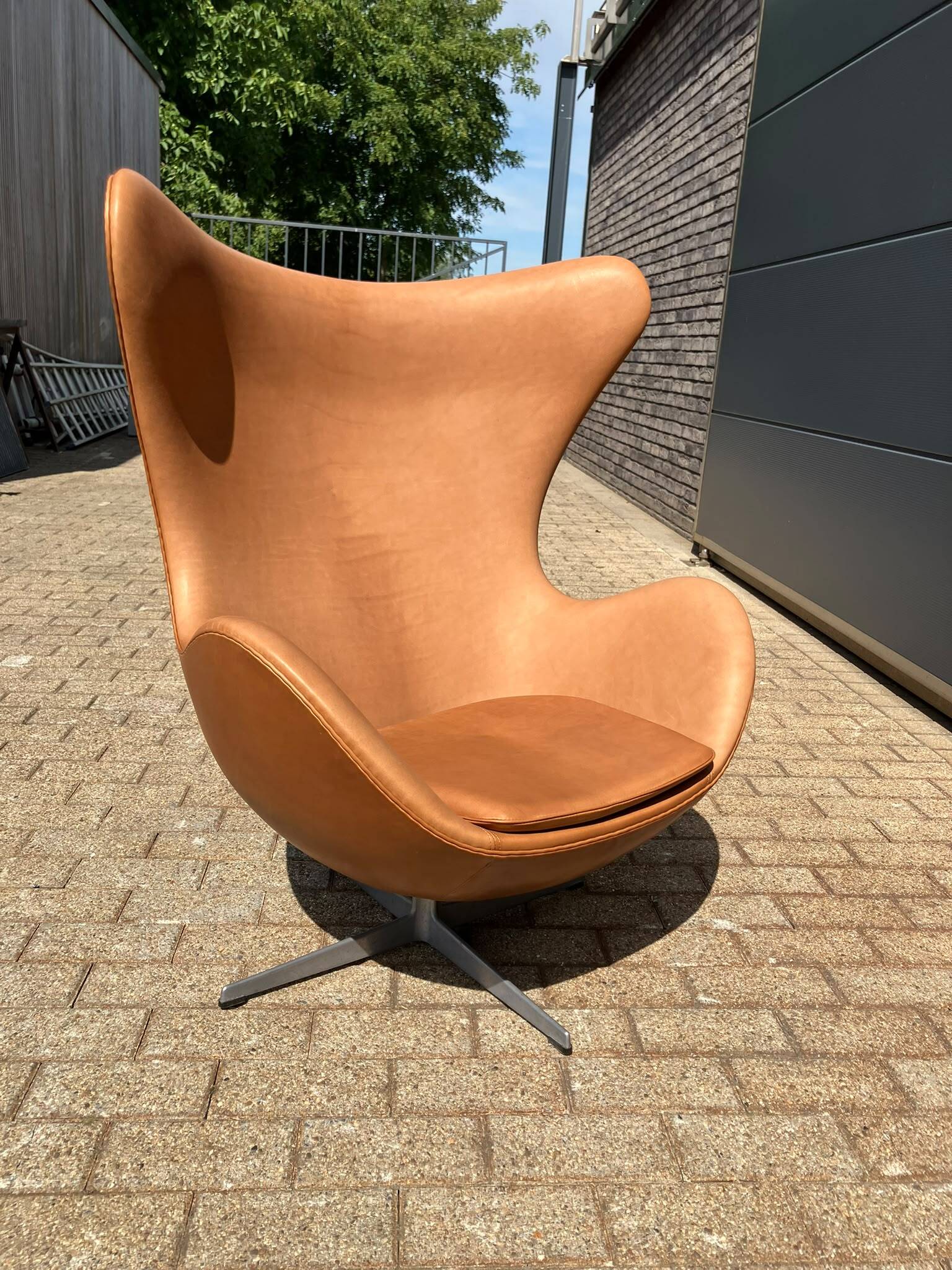 Fritz Hansen Egg Chair 07-'63 Cognac Camel vintage leather NEW CONDITION!!