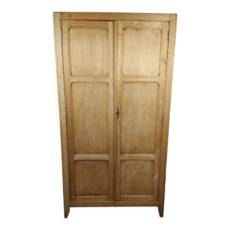 Armoire parisienne