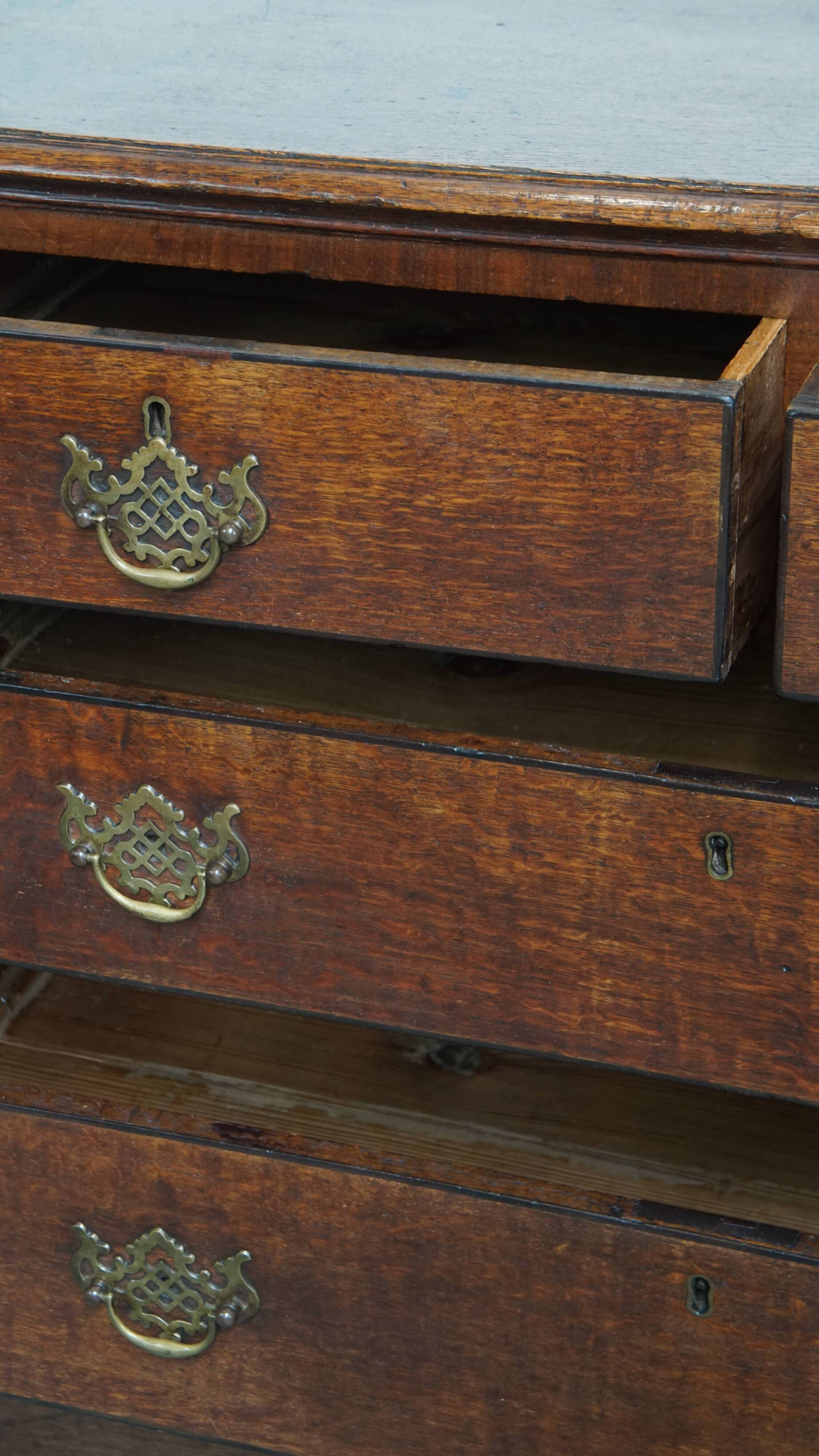 Antique English Chest of Drawers / Chest-on-Chest from the 18th Century