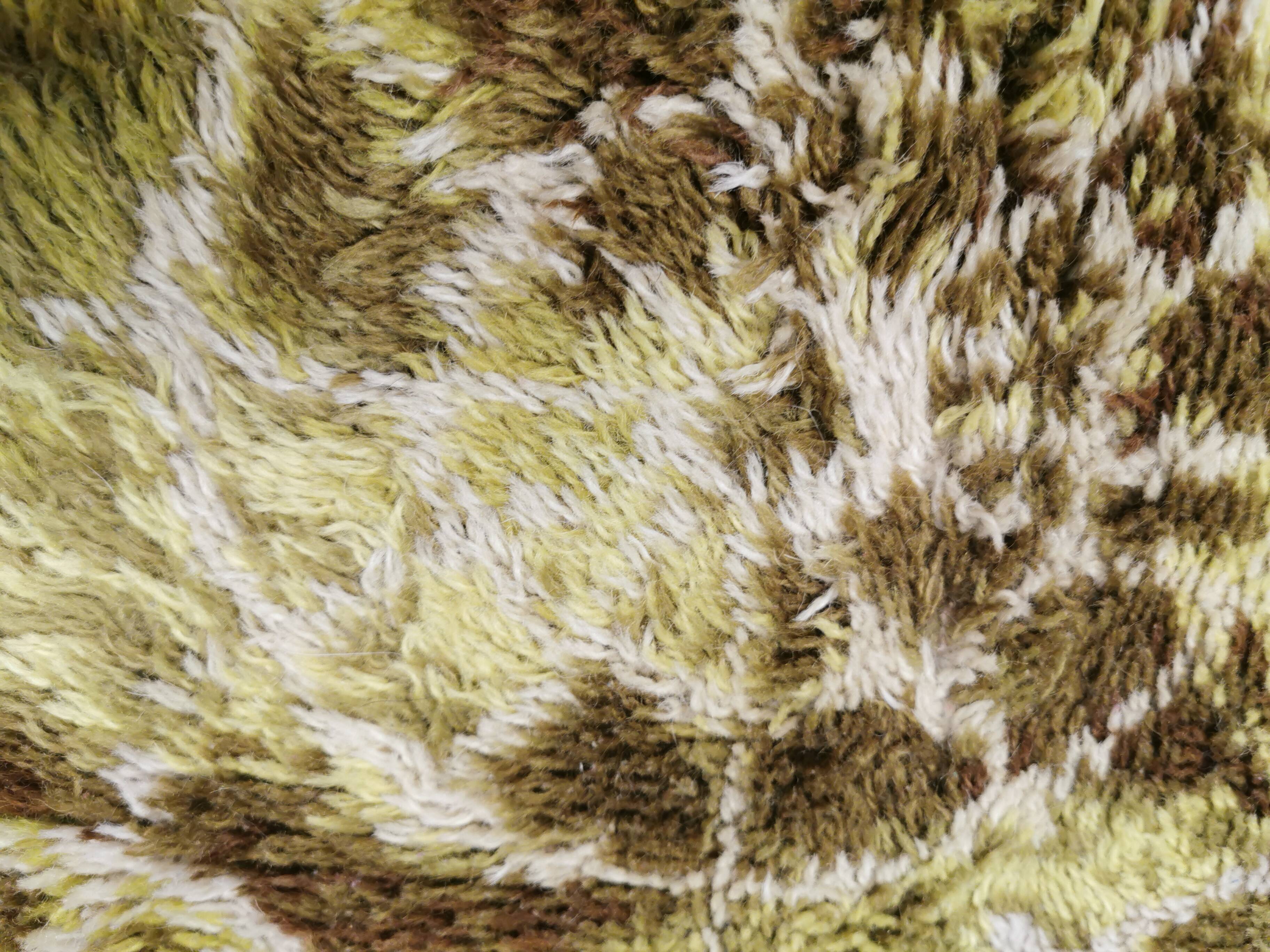 Swedish wool rya rug. Estimated from the 1970-80s.