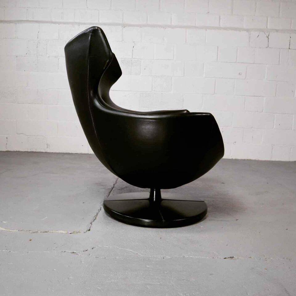 "Jupiter" swivel lounge chair by Pierre Guariche for Meurop