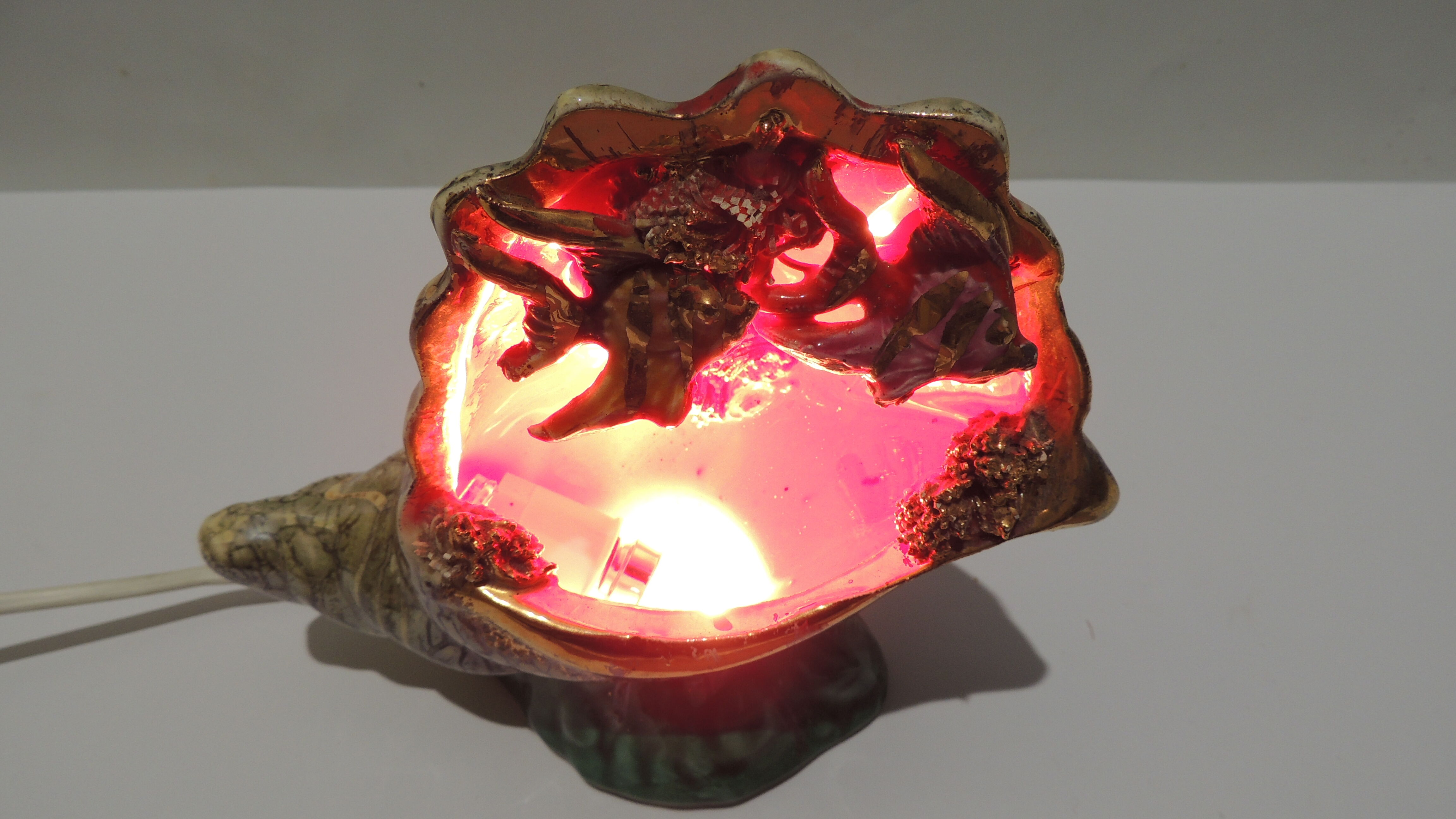 Lampe coquillage faience barbotine
