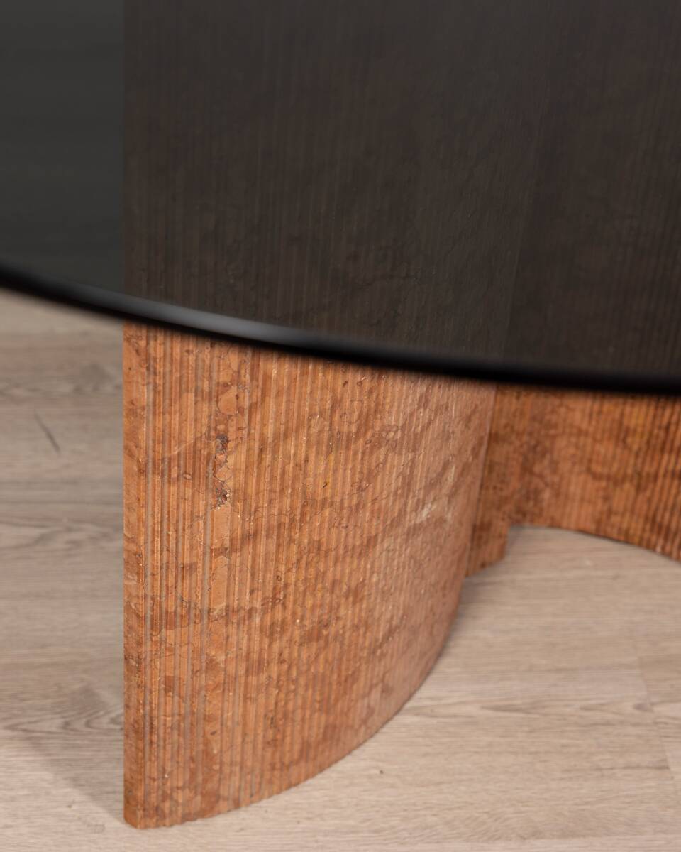 Table ronde vintage 70's en travertin et verre, design italien