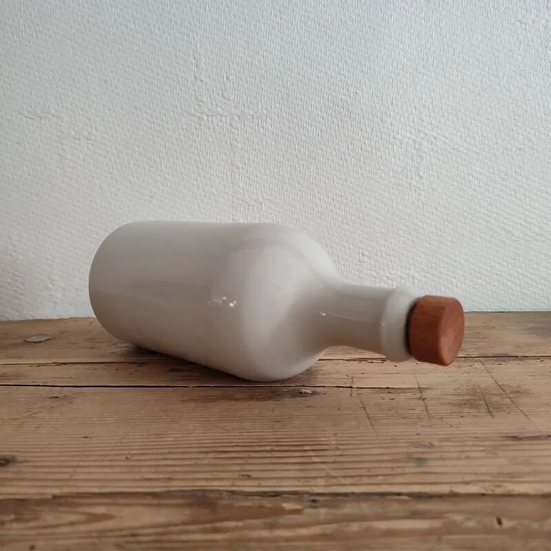 Bouteille en grès blanc