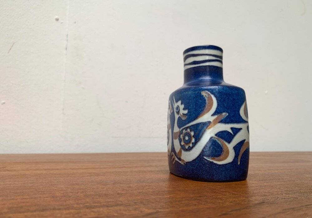 Danish mid-century porcelain vase from the Baca line with bird motif by Nils Thorsson for Aluminia Royal Copenhagen, 1960s.