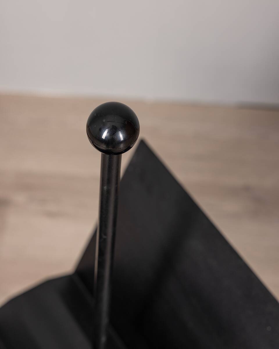 Porte-revues vintage années 80 en métal noir, design porada arredi