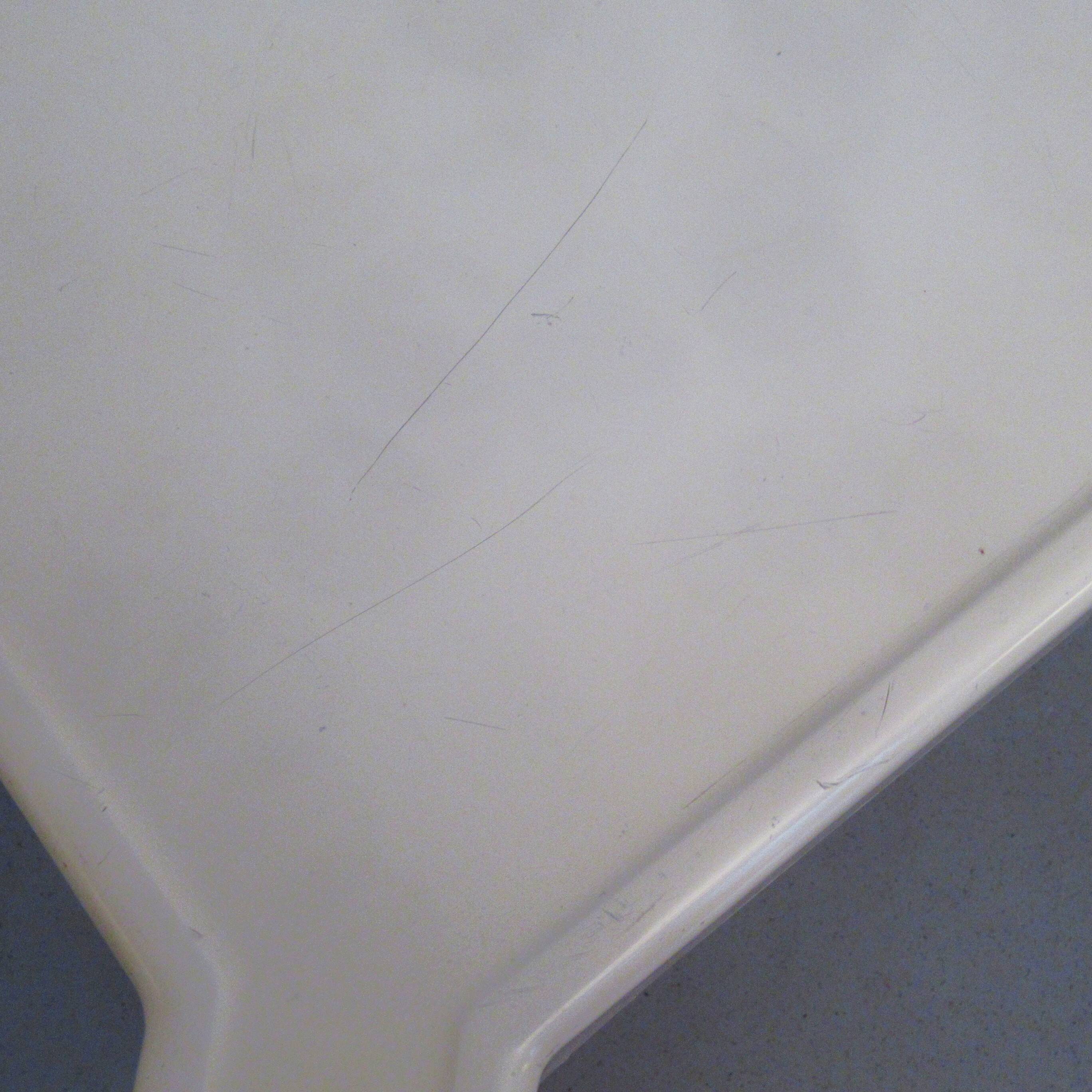 White Ozoo table by Marc Berthier for Roche Bobois.