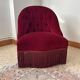 Burgundy velvet armchair – tufted – timeless charm