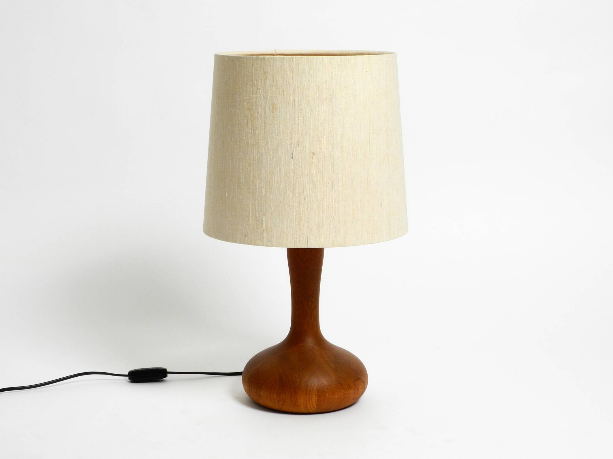 Beautiful minimalist 80s DOMUS teak table lamp with original wild silk fabr