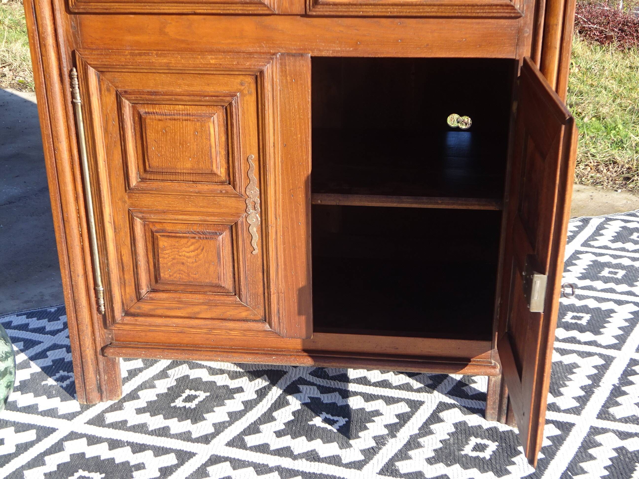 Small oak cabinet, 4 doors, Louis XIII style