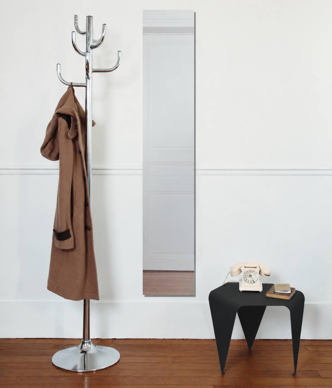 Bee side table by Gesa Hansen – The Hansen Family
