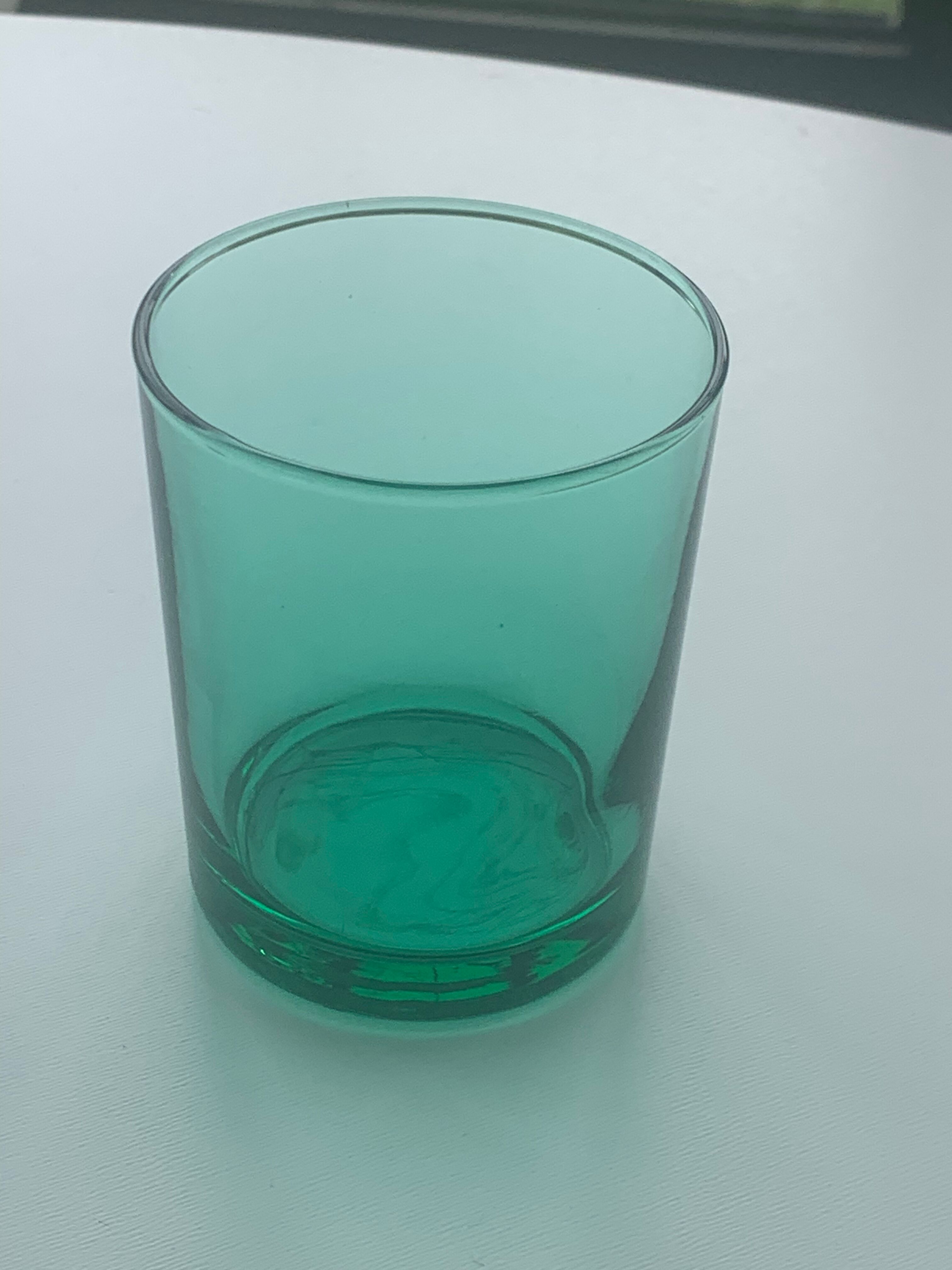 8 glasses in green glass with whisky, aperitif or water vintage 1970