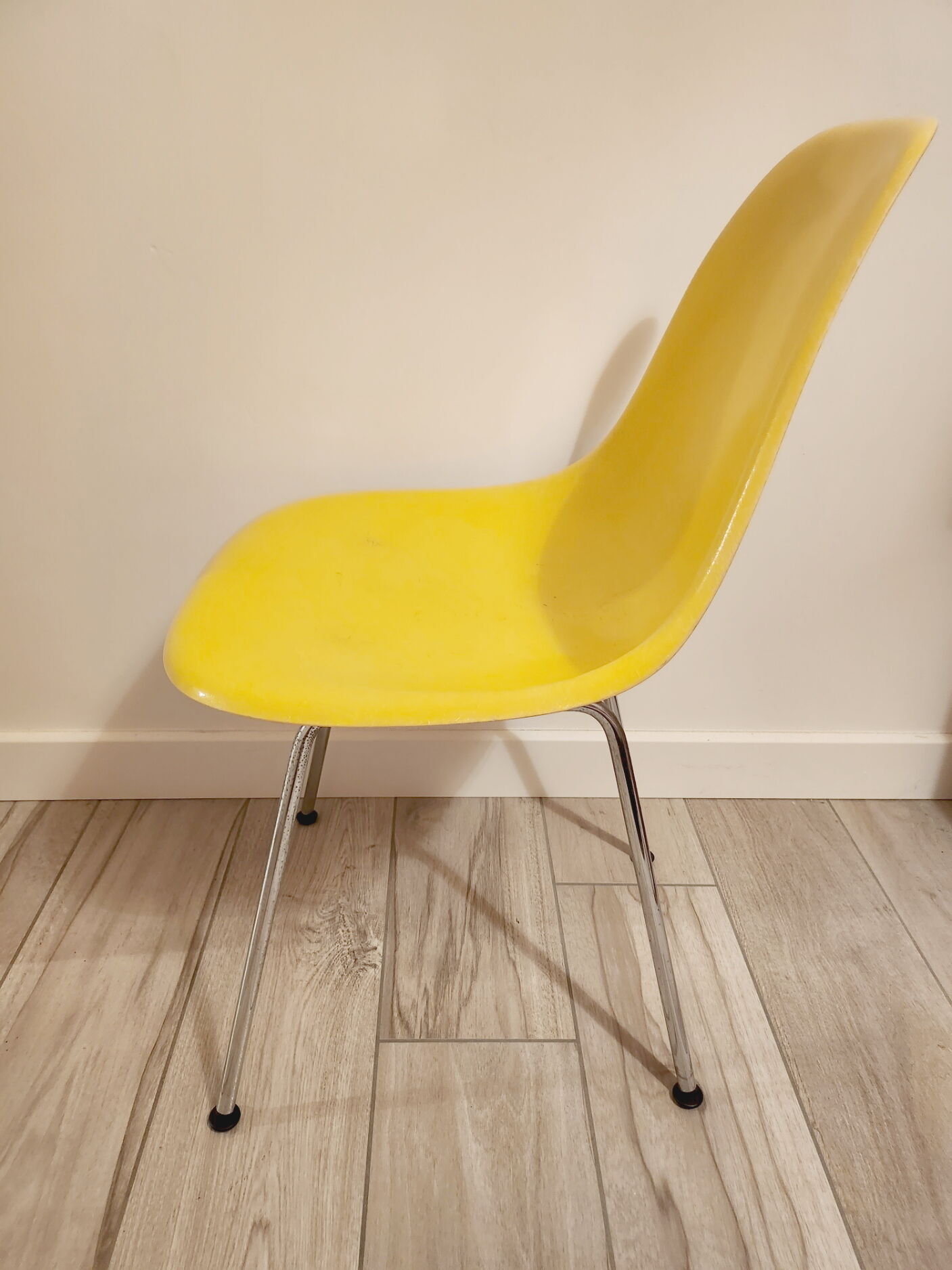 Chaises Eames DSX jaune en fibres de verre de 1975