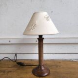 Table lamp in turned wood and rope