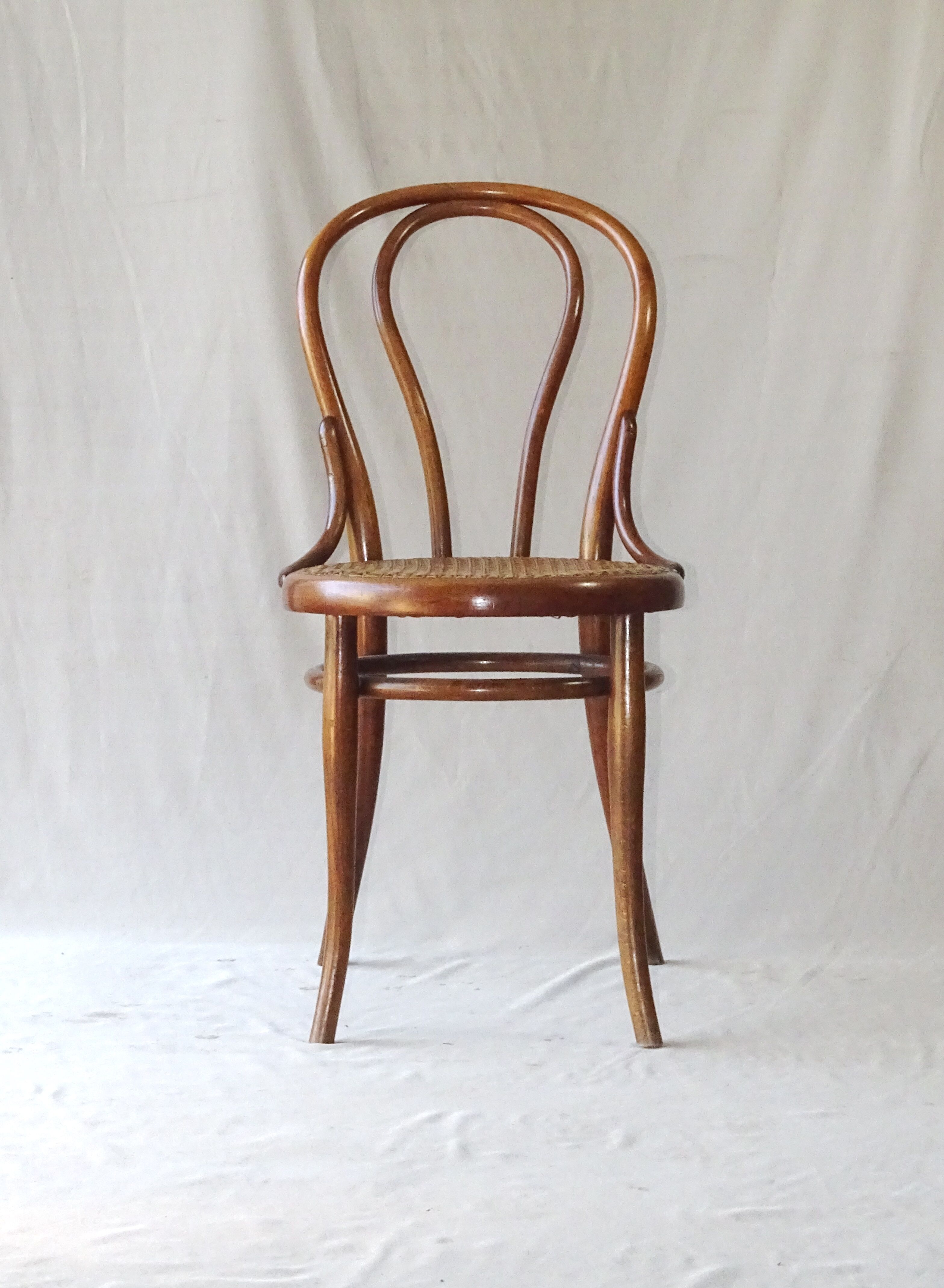 Wooden-curved chair of THONET N°18 around 1885 original condition