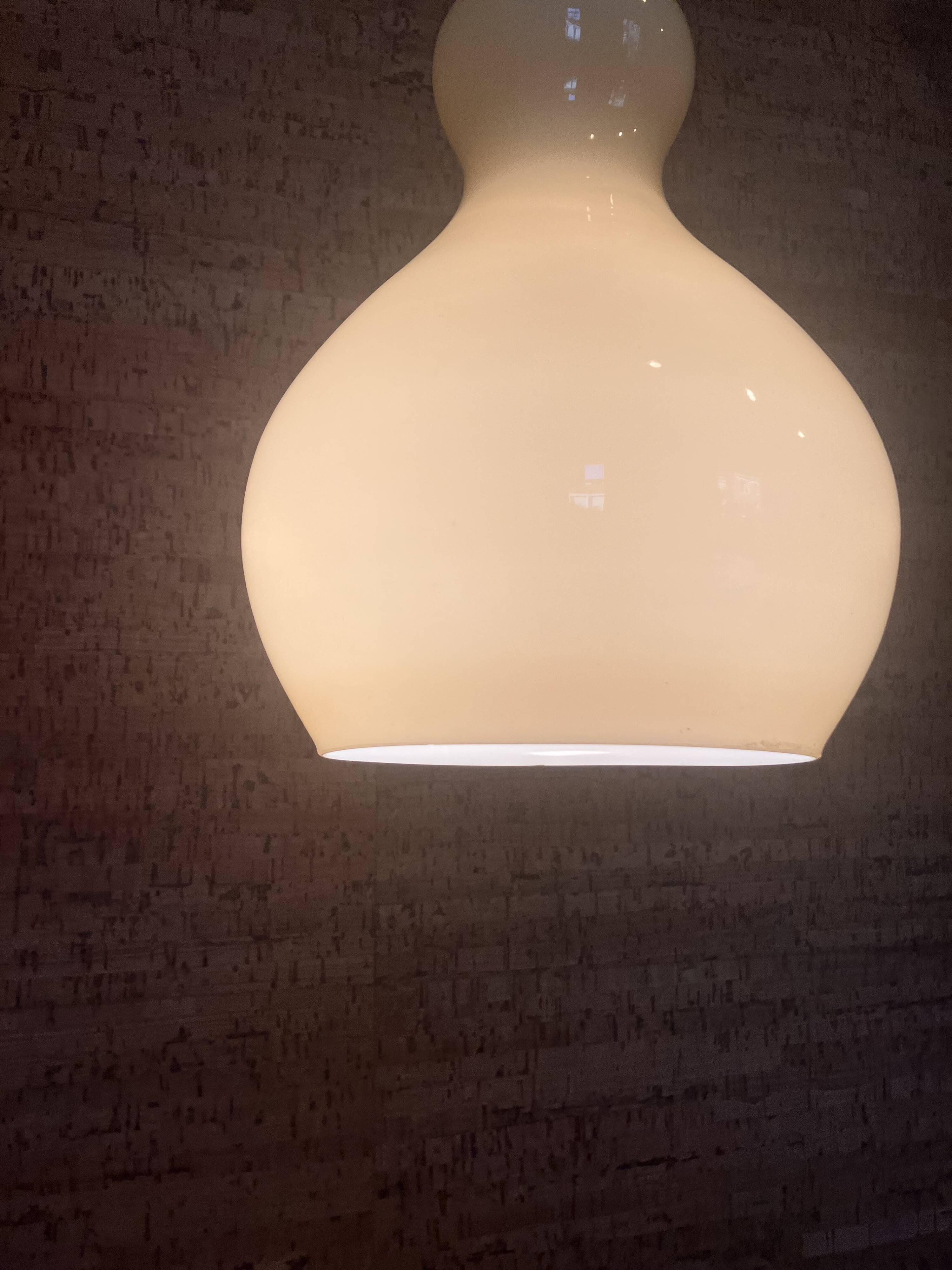 Suspension in vintage mid-century yellow vanilla opaline.
