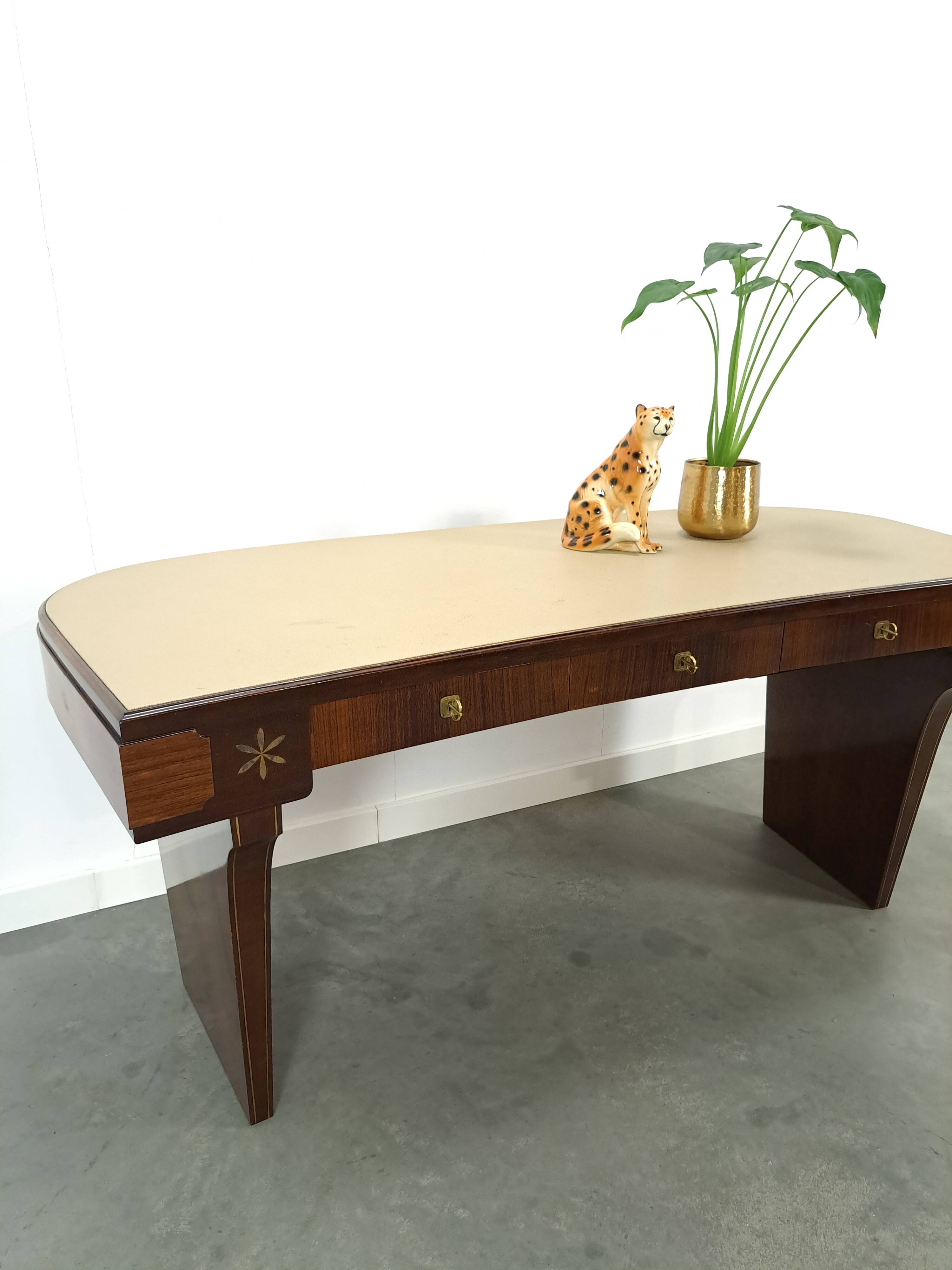 Vrijstaand Art Deco bureau met licht blad en lades