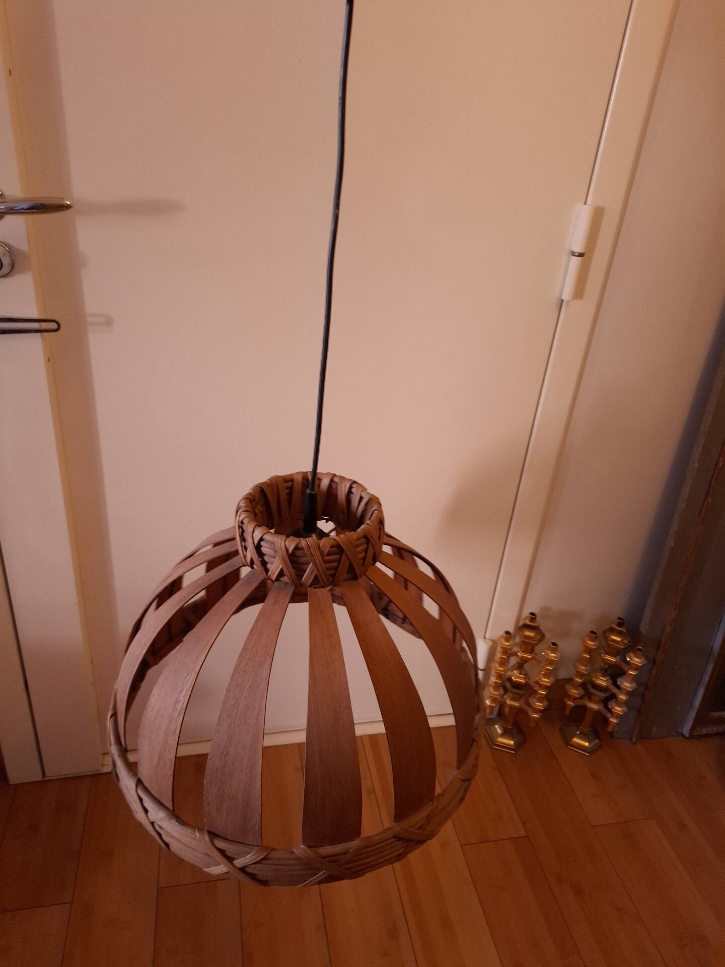 Scandinavian wooden slat suspension