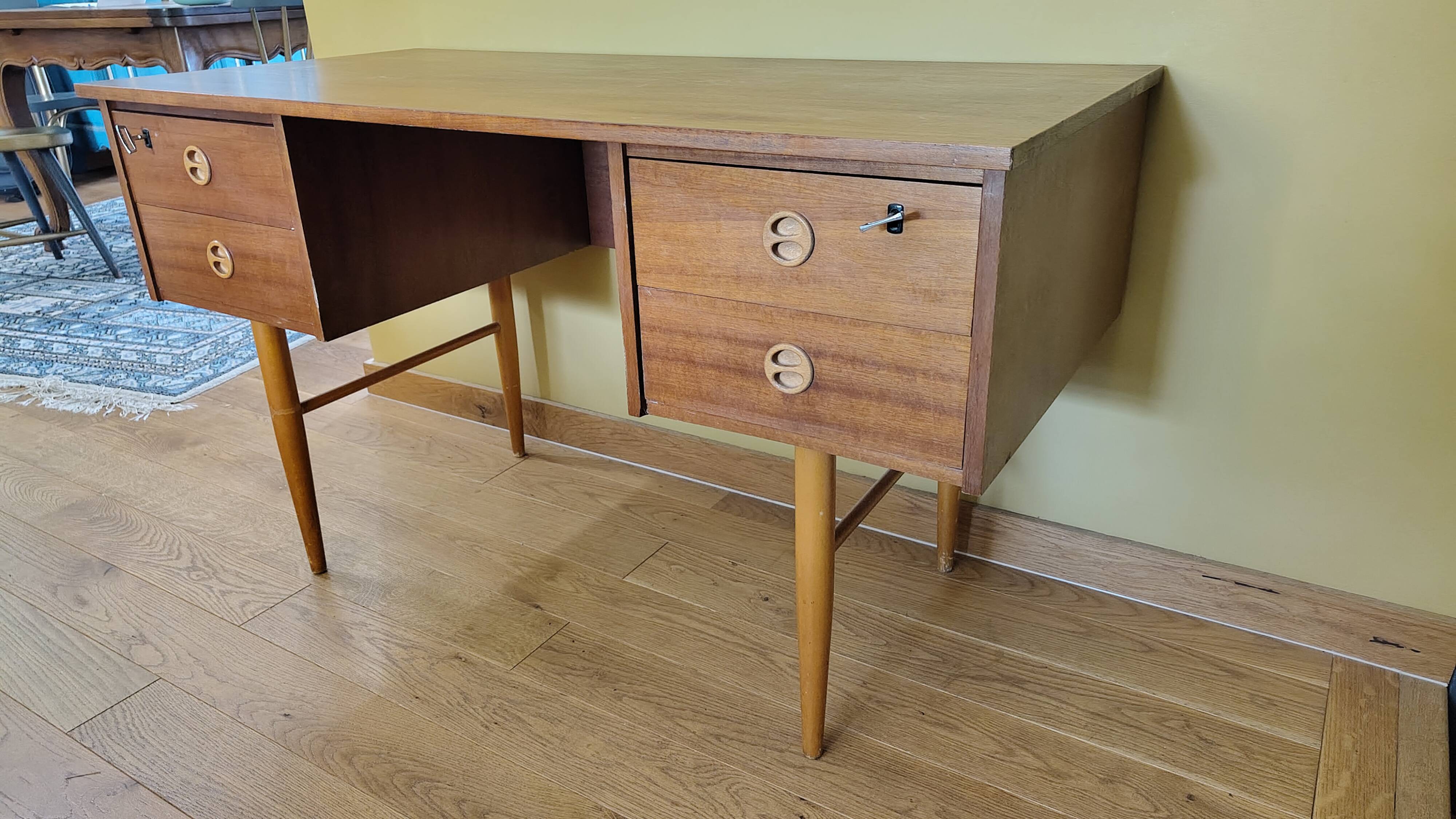 Bureau vintage années 1960 pieds compas