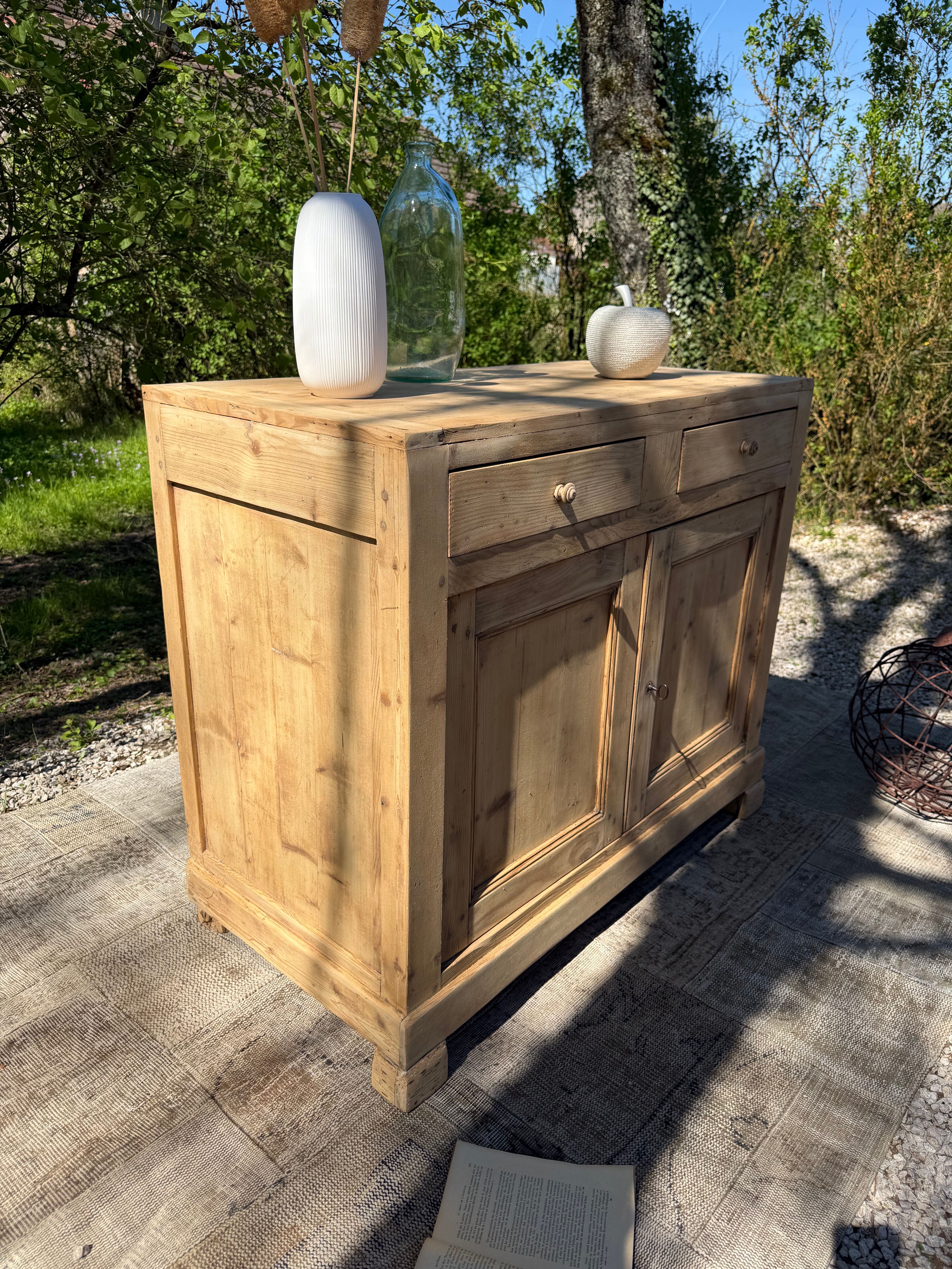 Buffet massif ancien rénové