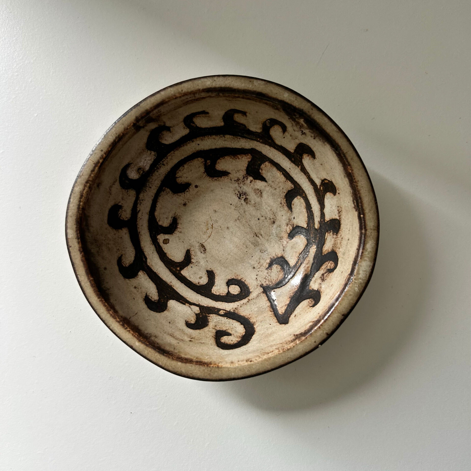 Handcrafted bowl with arabesque decoration