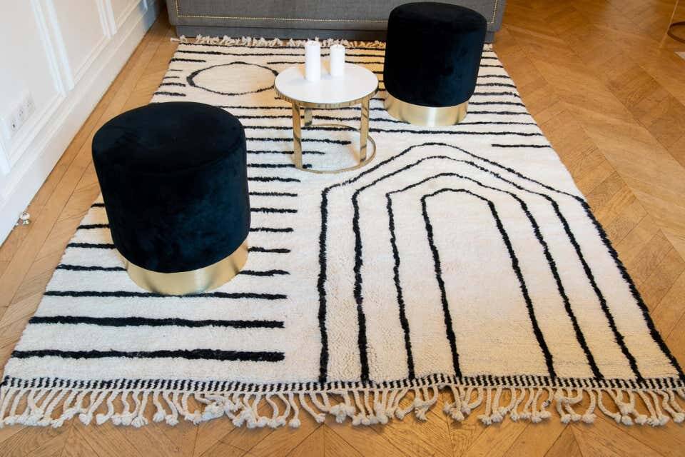 Large Moroccan wool rug 350cmx250cm