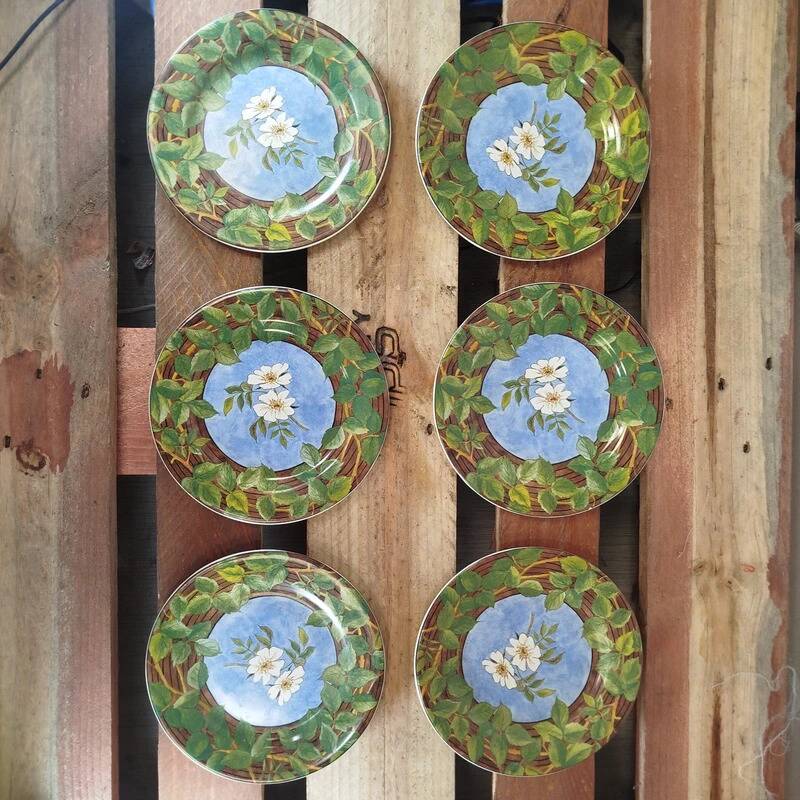 Set of 6 Gien Évasion flat plates with vintage floral foliage design.