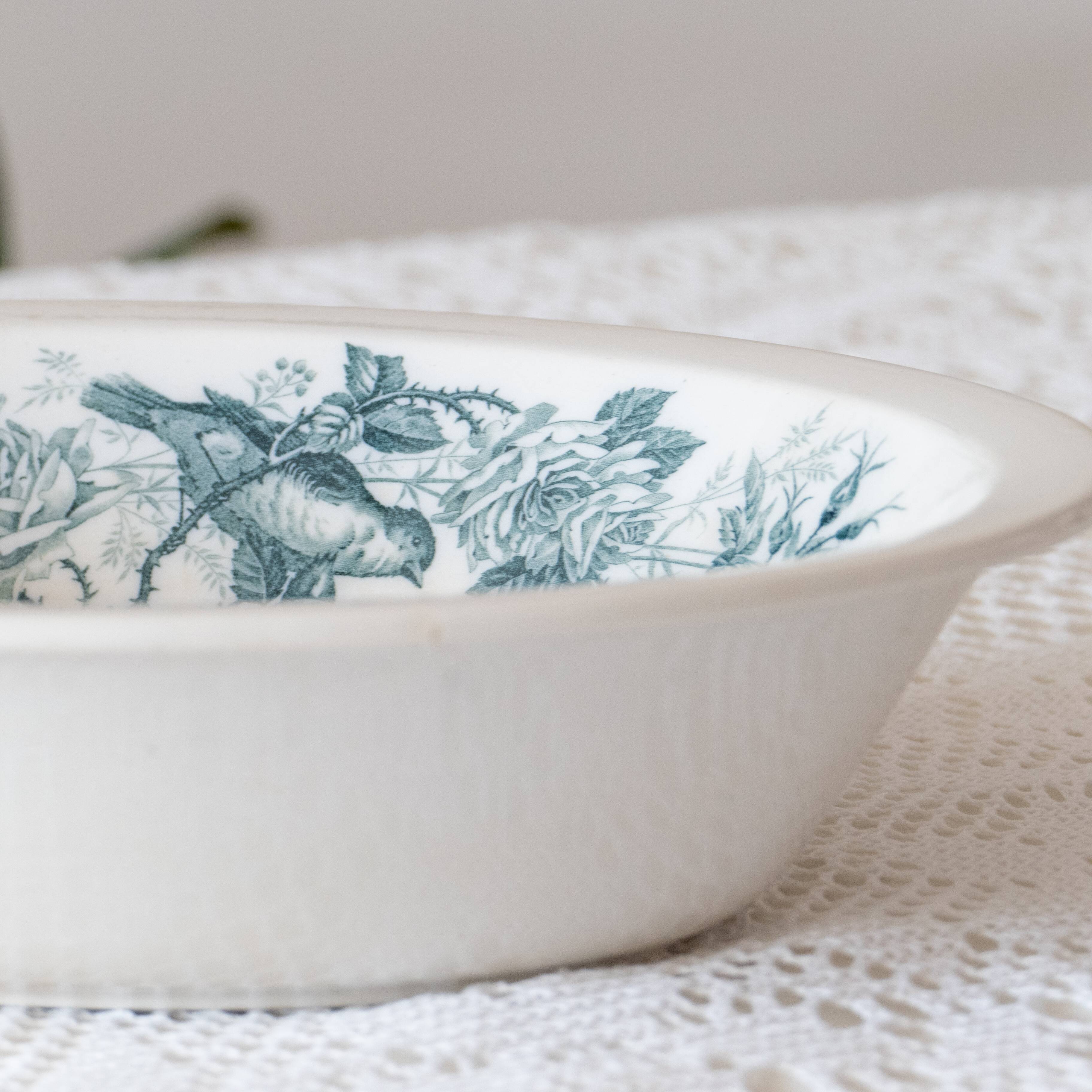 Large old iron earth dish Villeroy & Boch birds