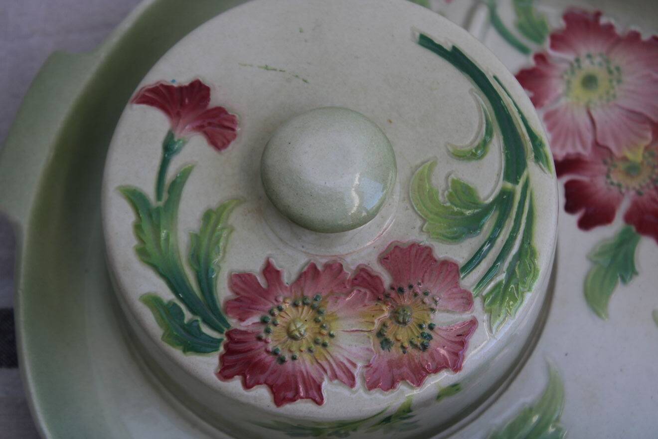 Ceramic cheese board